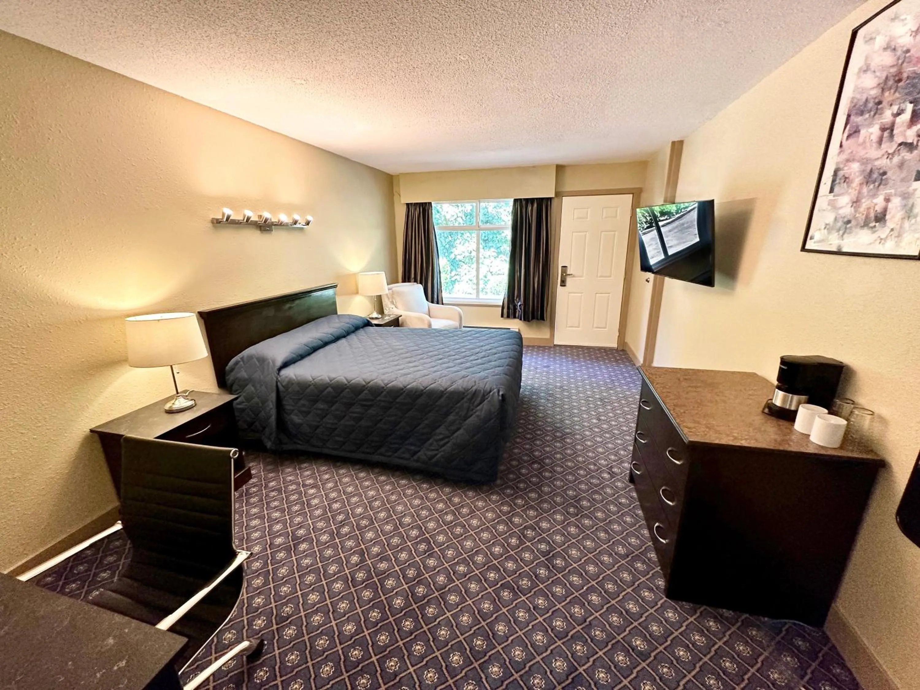 Bed in Linda Vista Motel