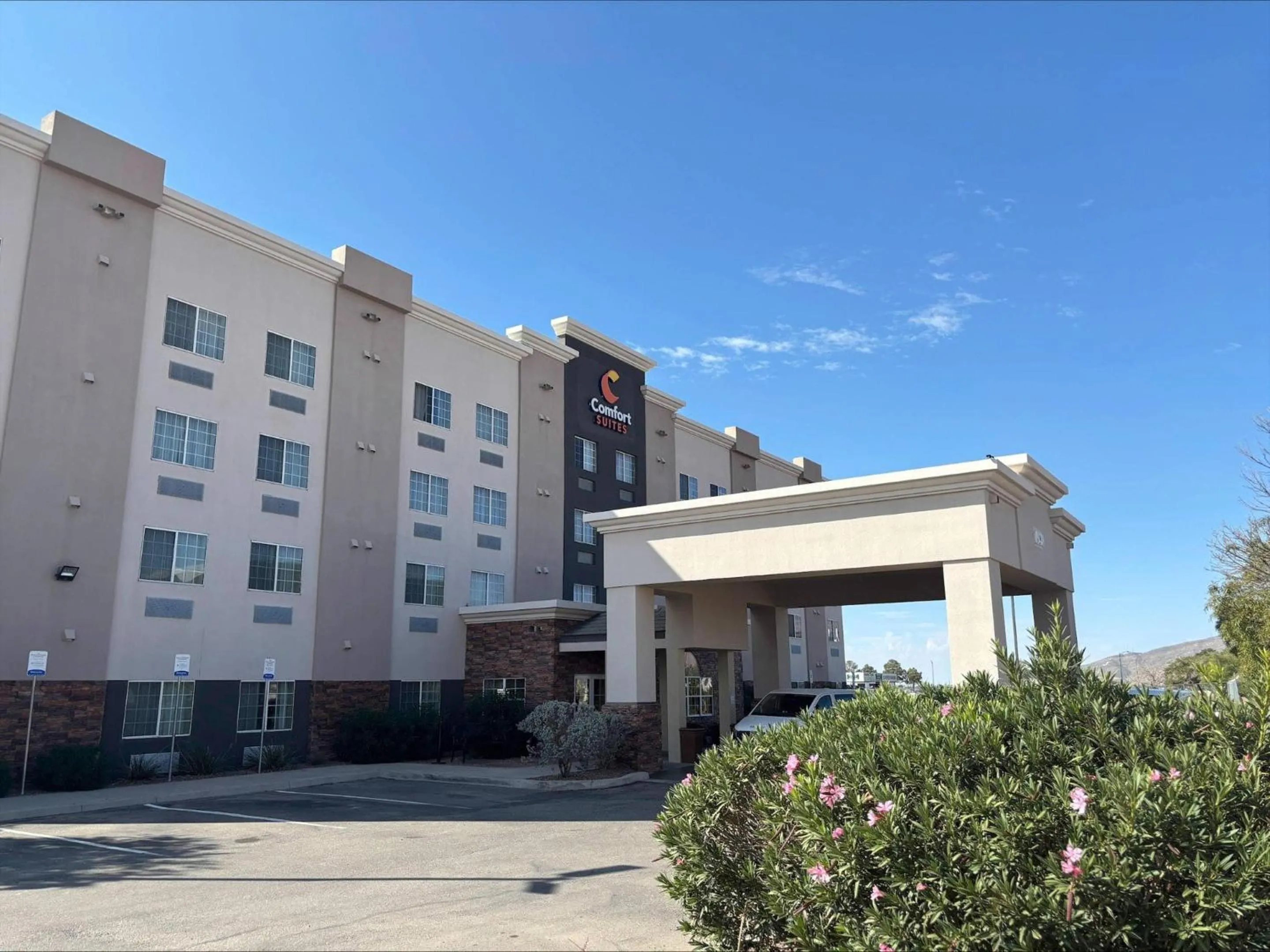 Property building in Comfort Suites El Paso Airport