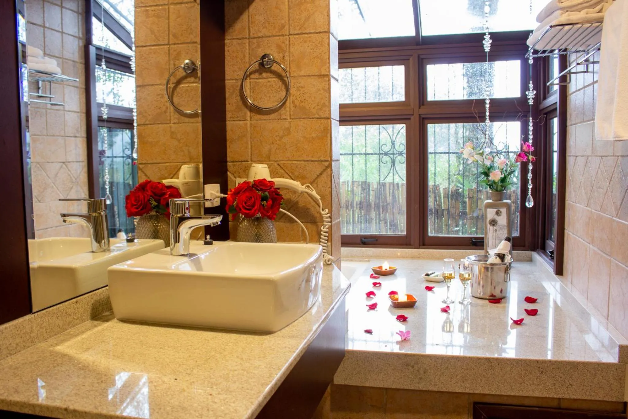 Hot Tub in Hotel Canto Verde