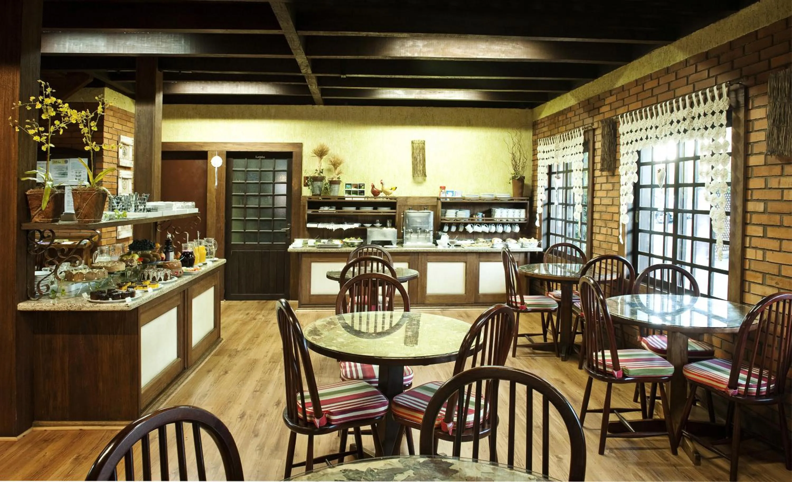 Restaurant/places to eat in Hotel Canto Verde