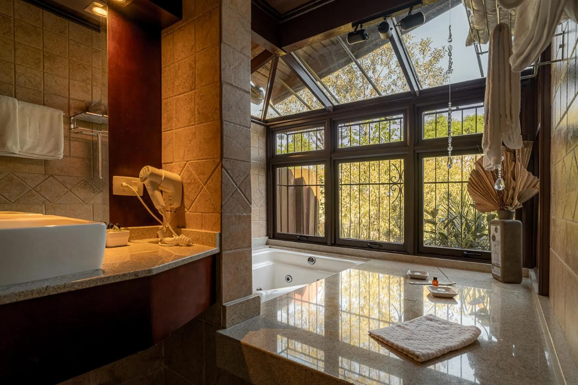 Hot Tub in Hotel Canto Verde