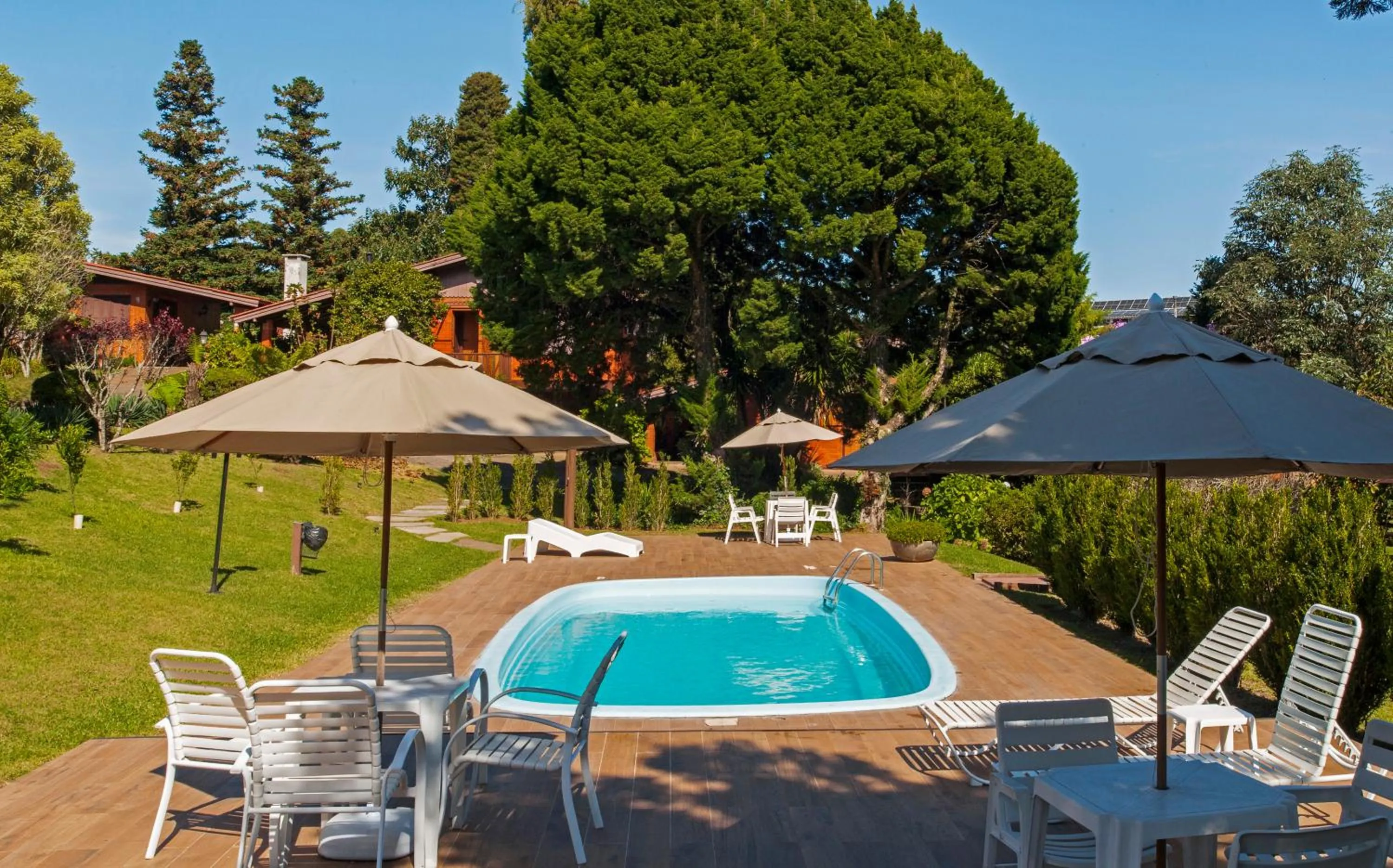 Swimming pool in Hotel Canto Verde