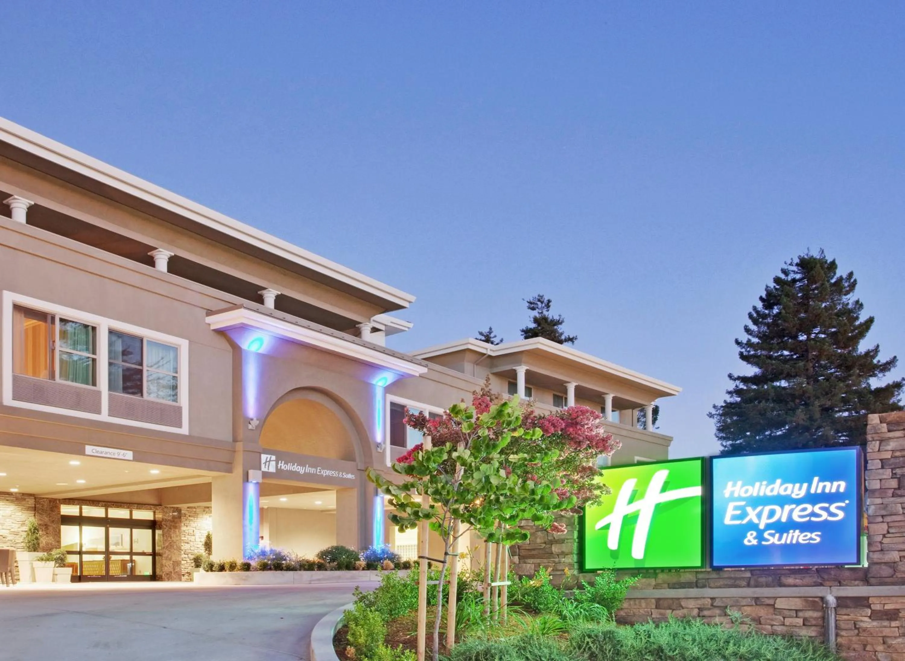 Property building in Holiday Inn Express Hotel & Suites Santa Cruz by IHG