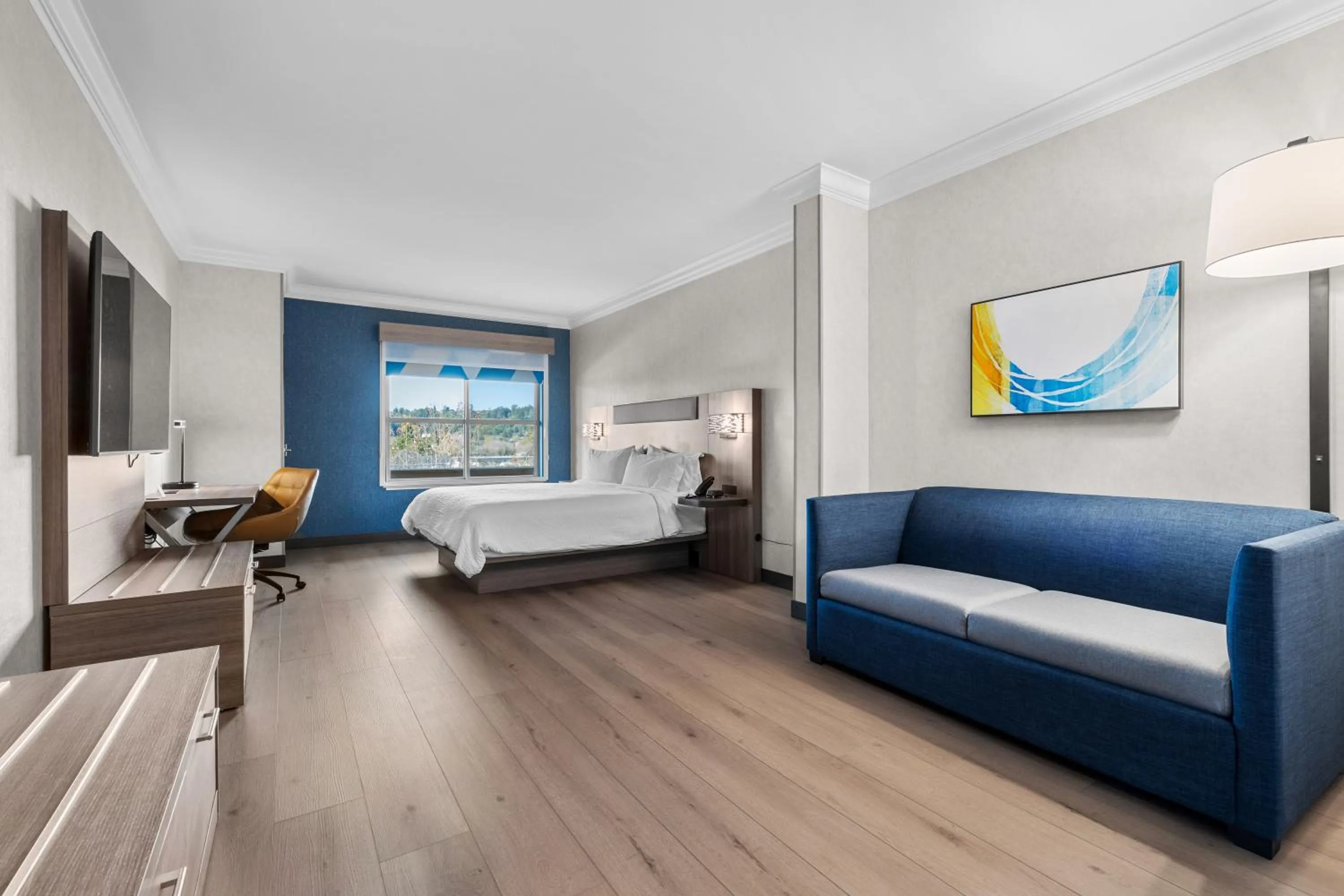 Bed in Holiday Inn Express Hotel & Suites Santa Cruz by IHG