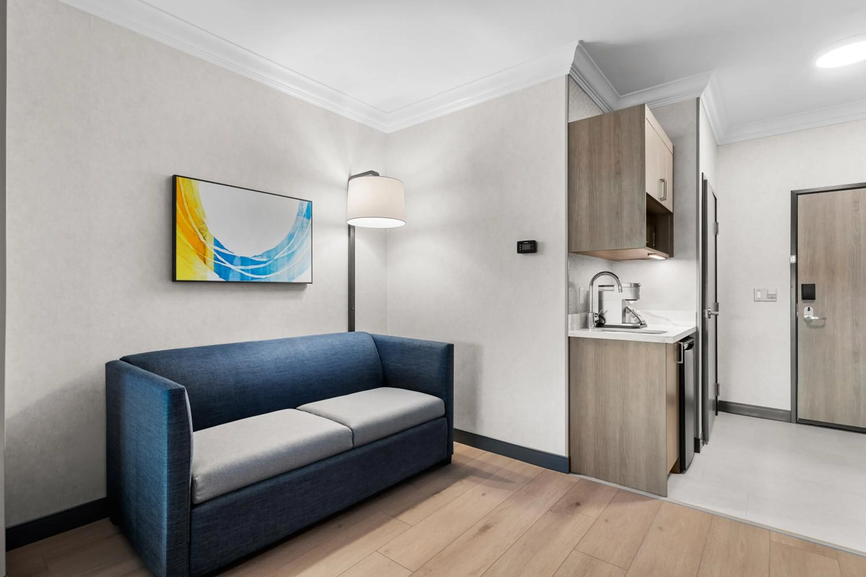 Coffee/tea facilities in Holiday Inn Express Hotel & Suites Santa Cruz by IHG