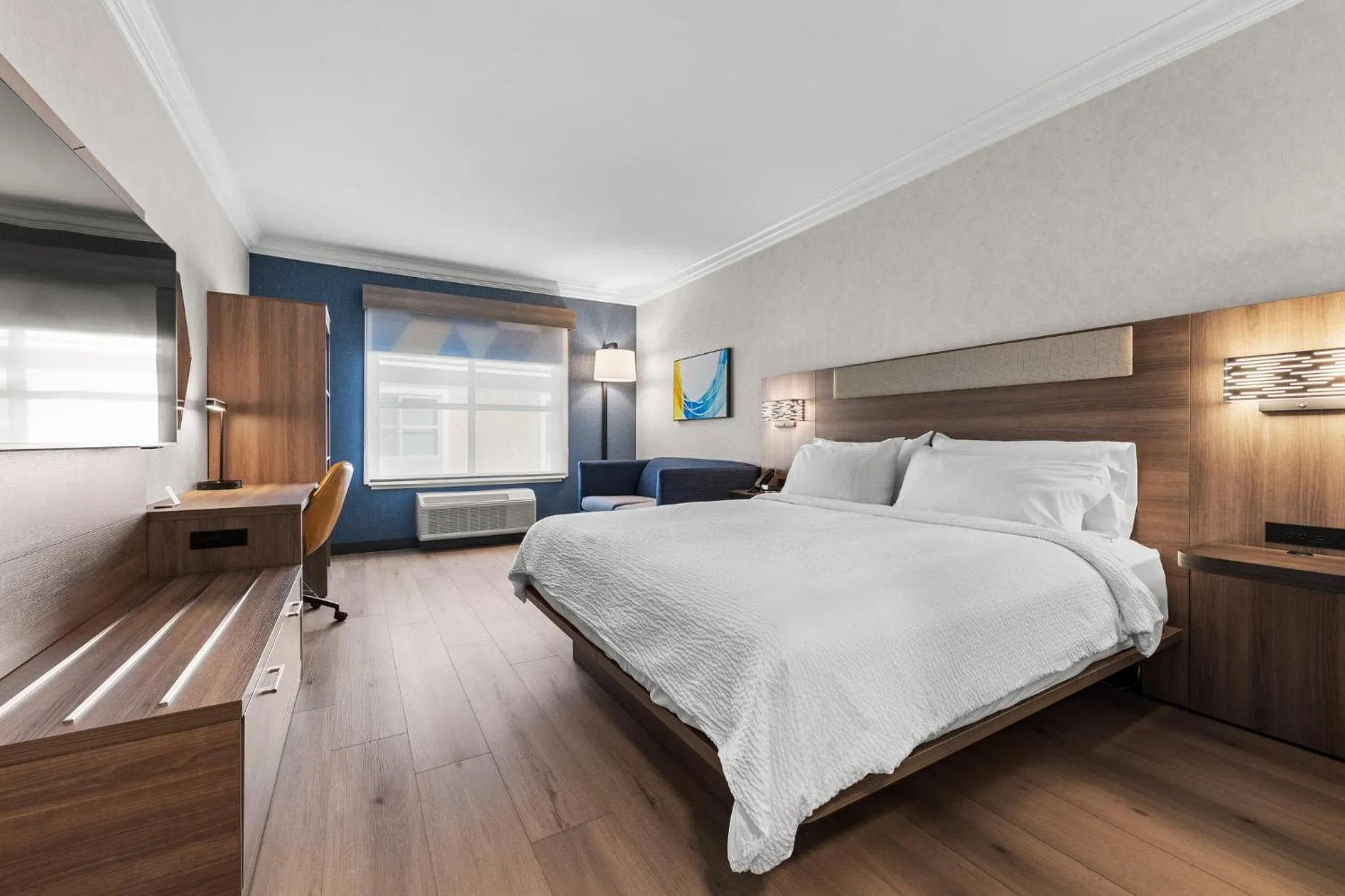 Photo of the whole room, Bed in Holiday Inn Express Hotel & Suites Santa Cruz by IHG