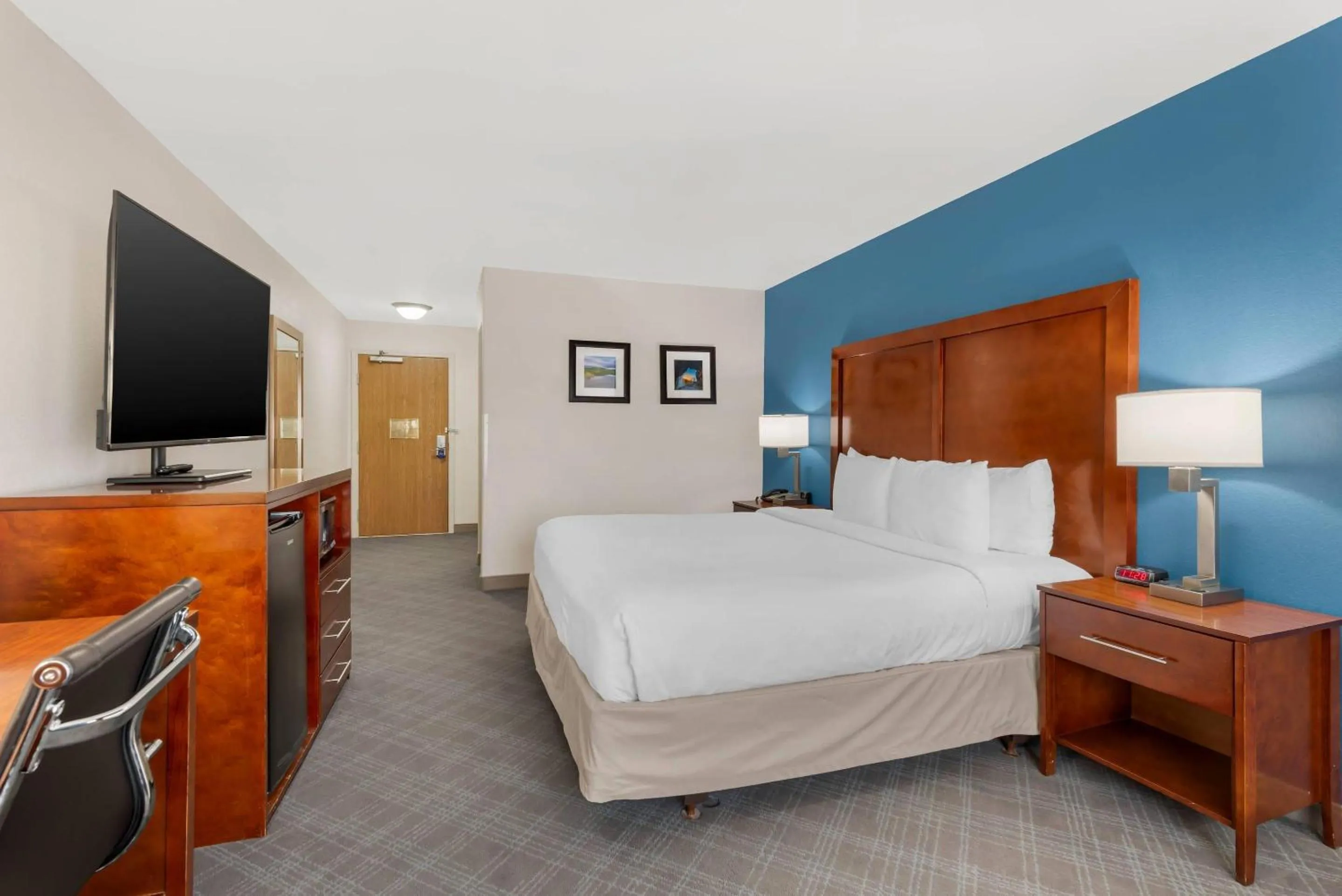 Bedroom, Bed in Comfort Inn & Suites Rifle