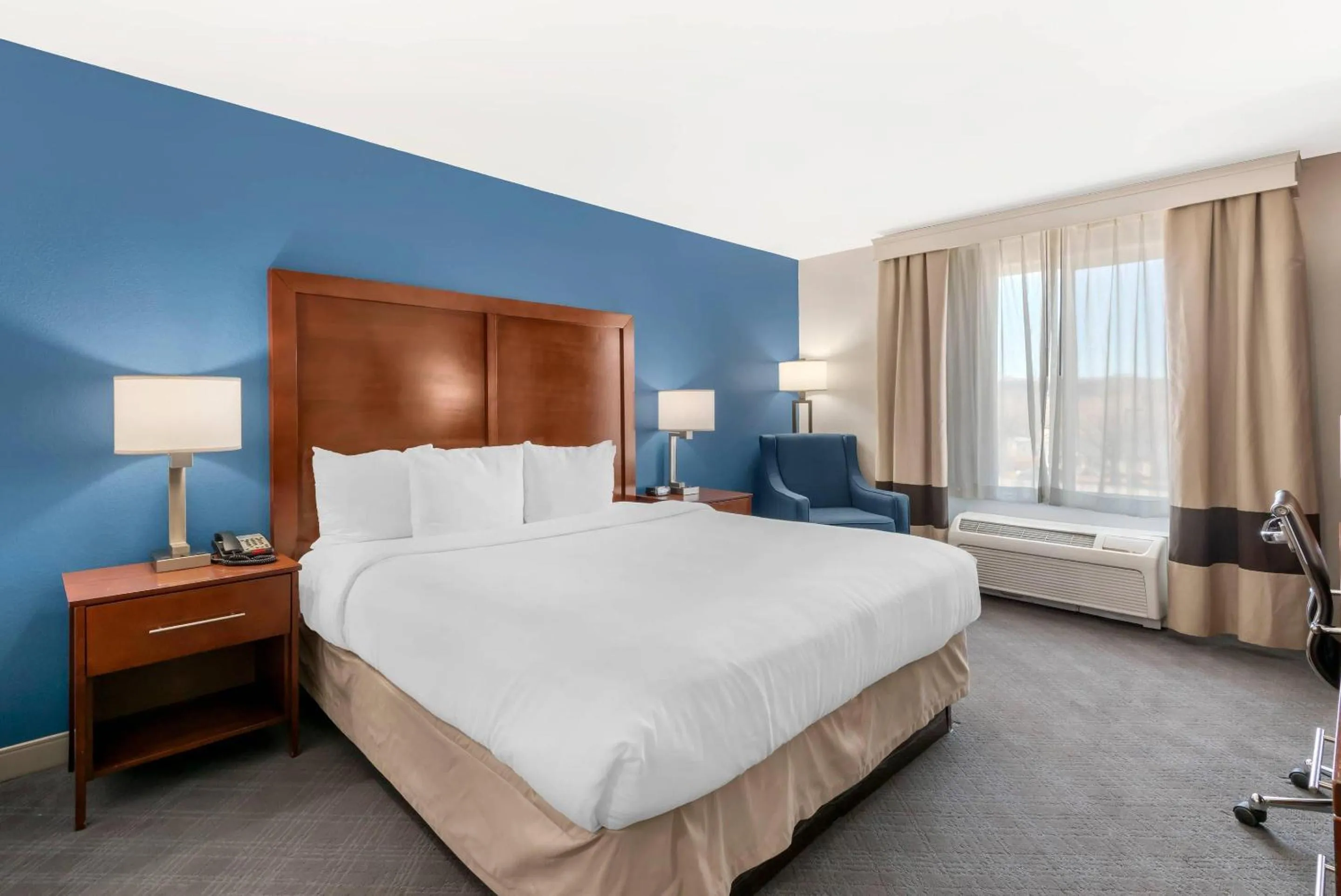 Bedroom, Bed in Comfort Inn & Suites Rifle