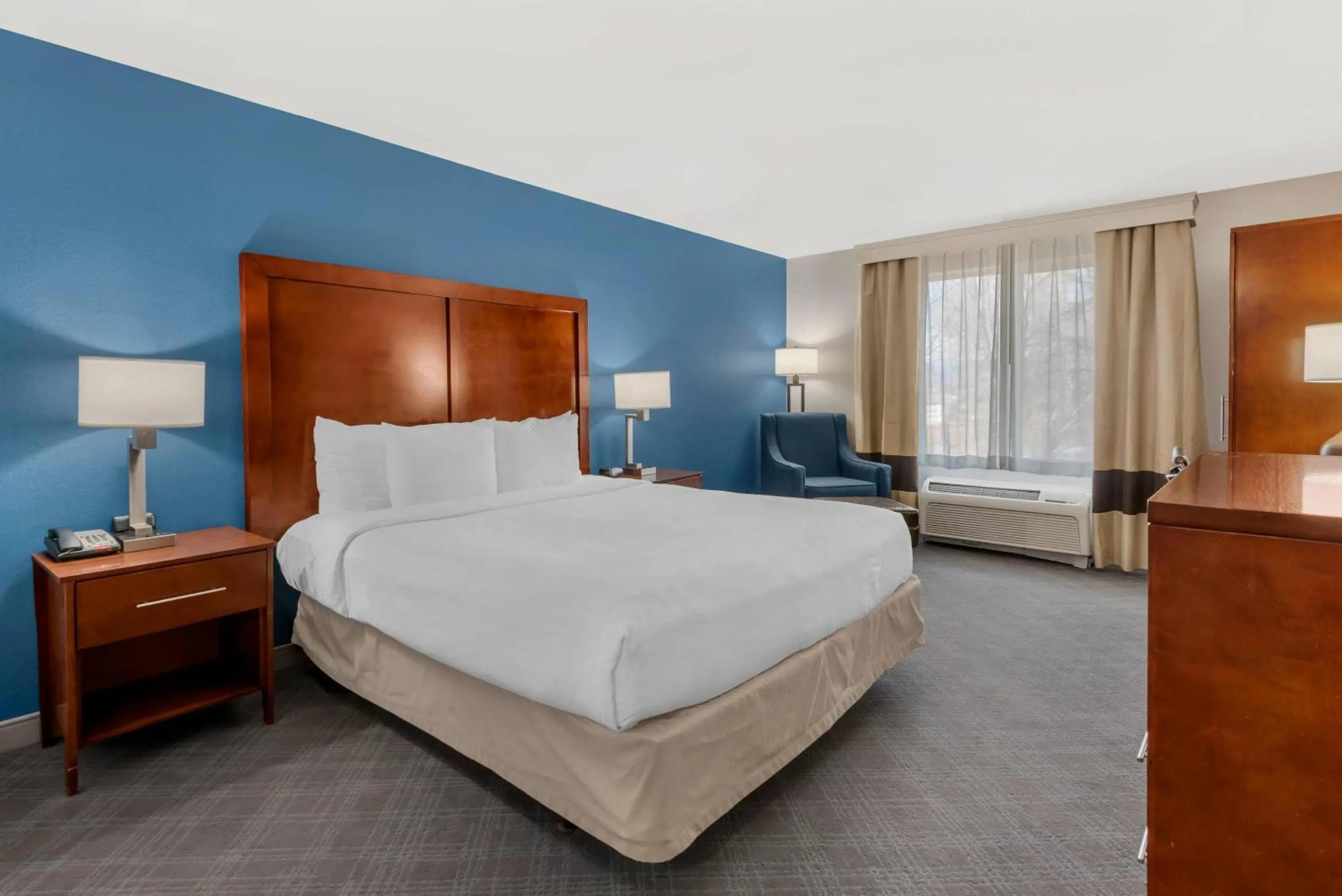 Bedroom, Bed in Comfort Inn & Suites Rifle