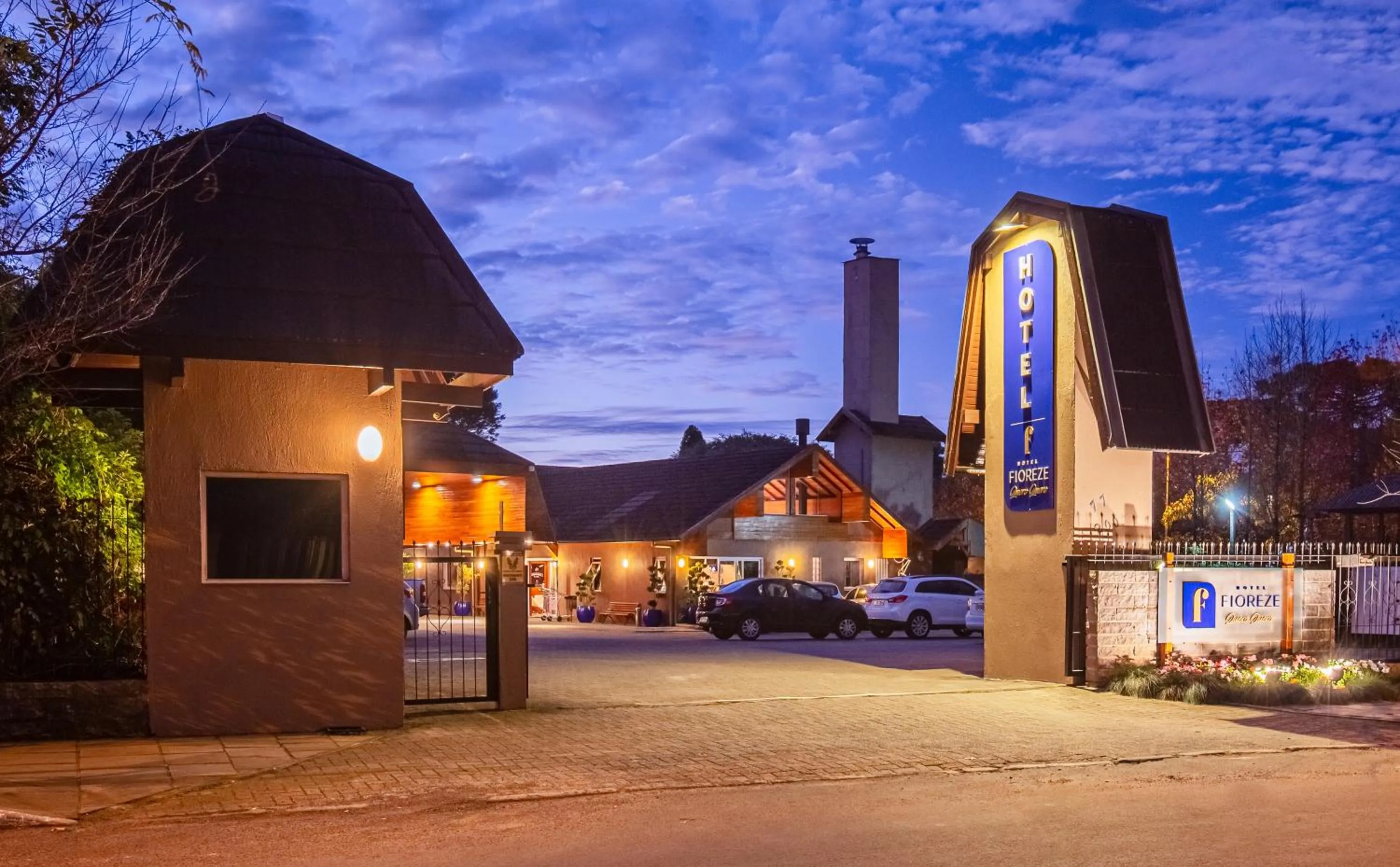 Facade/entrance in Hotel Fioreze Quero Quero