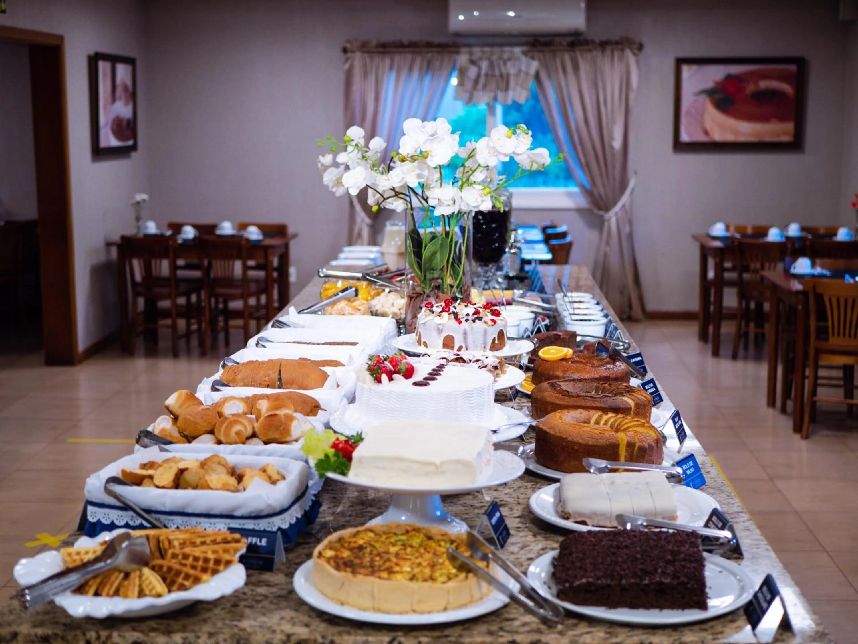 Breakfast in Hotel Fioreze Quero Quero