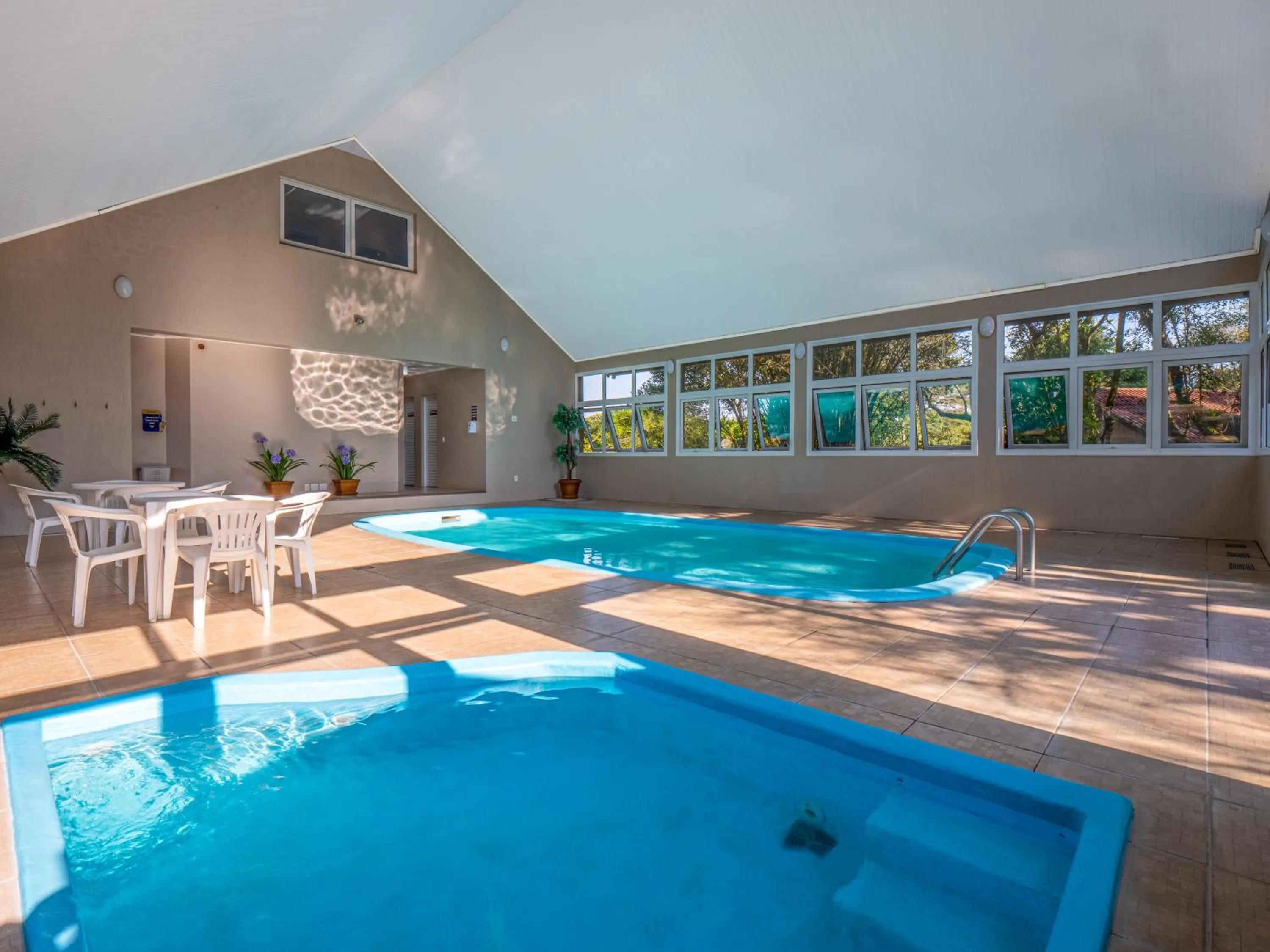 Swimming pool in Hotel Fioreze Quero Quero