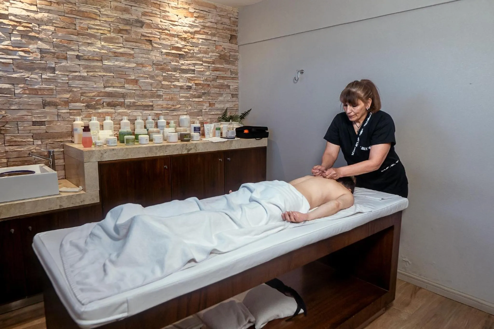 People in Rayentray Grand Hotel