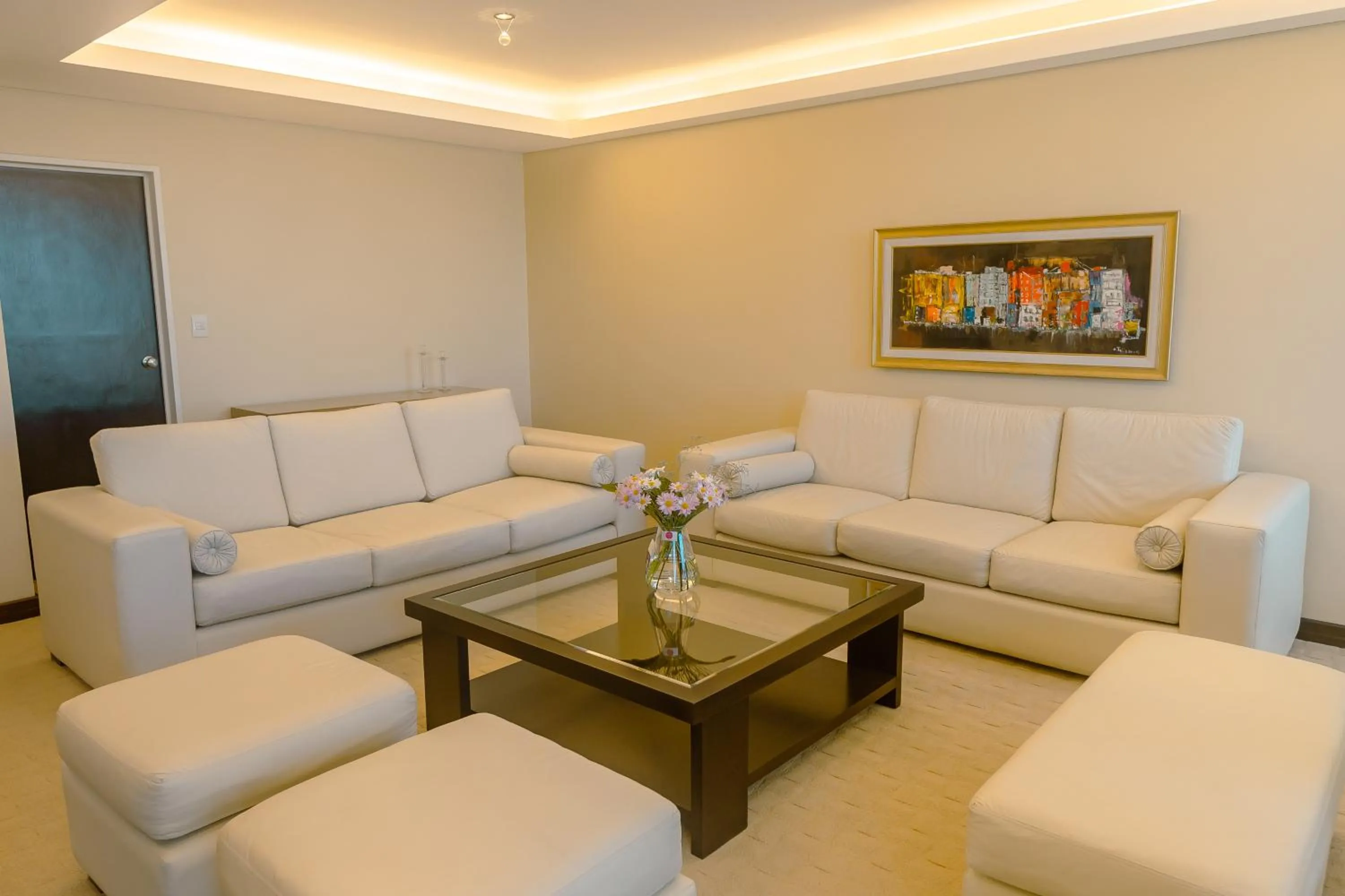 Living room in Rayentray Grand Hotel