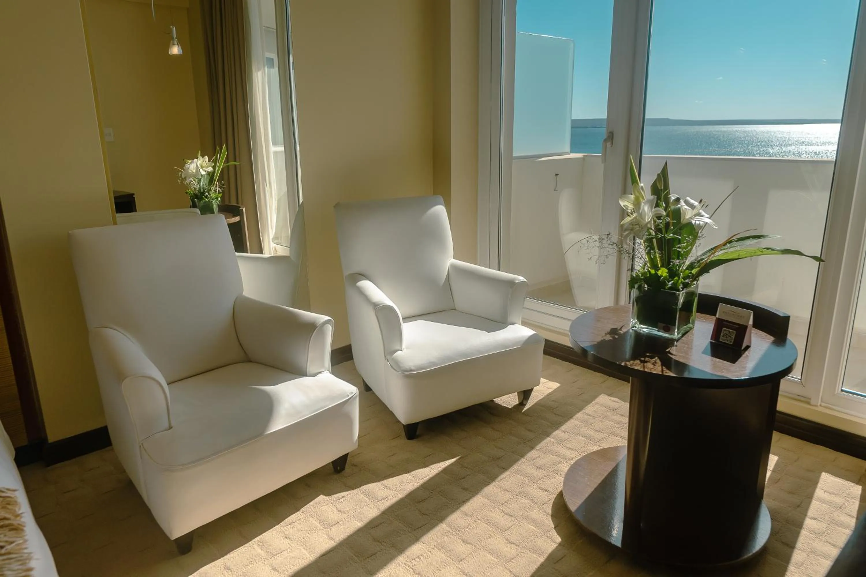 Living room in Rayentray Grand Hotel