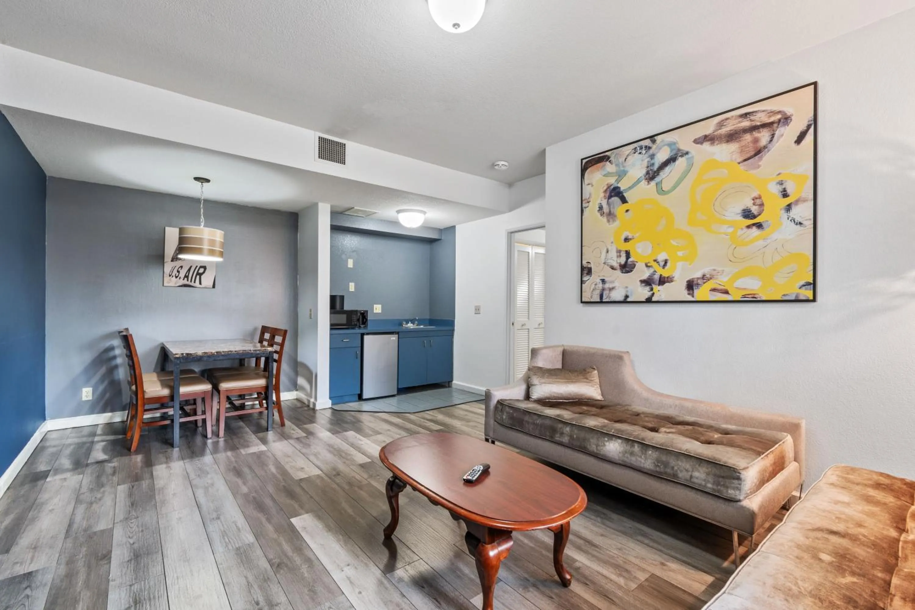 Living room in Lions Gate Hotel