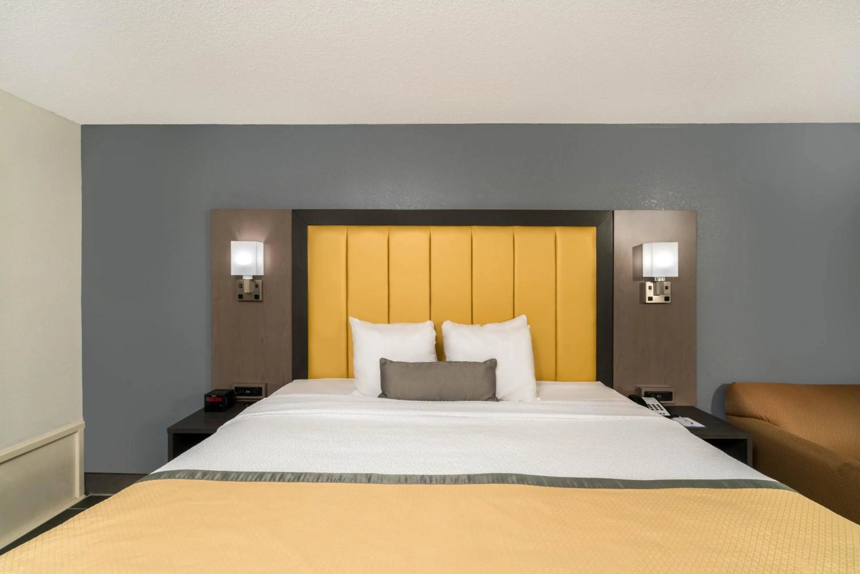 Bed in Baymont by Wyndham Franklin