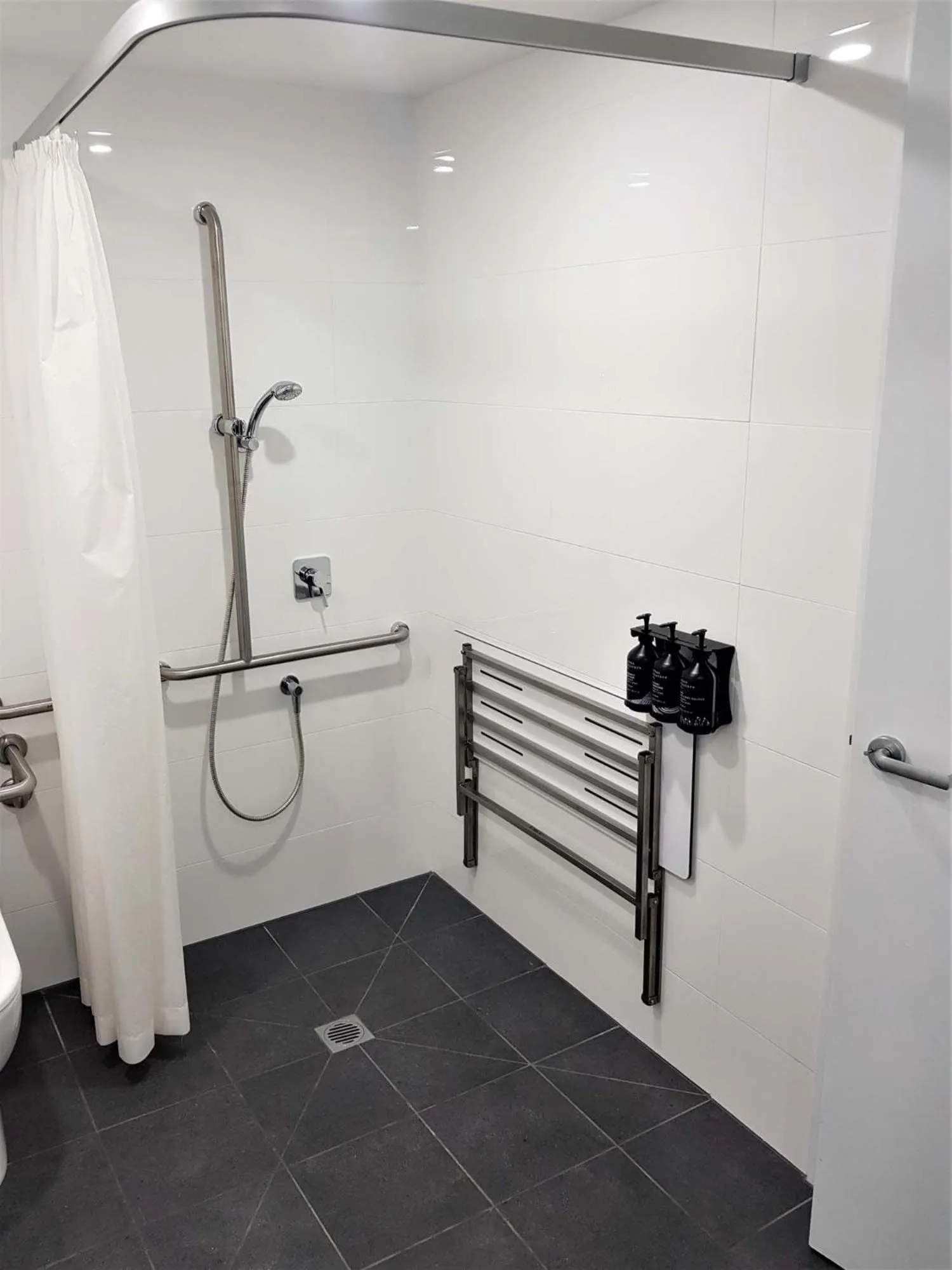 Bathroom in Mantra Albury