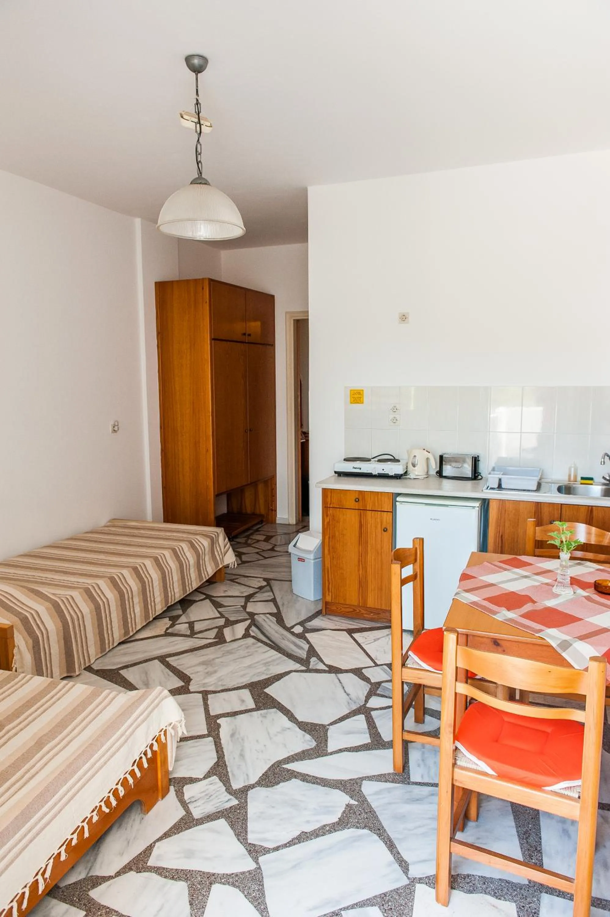 Kitchen or kitchenette in Ilios and Irene