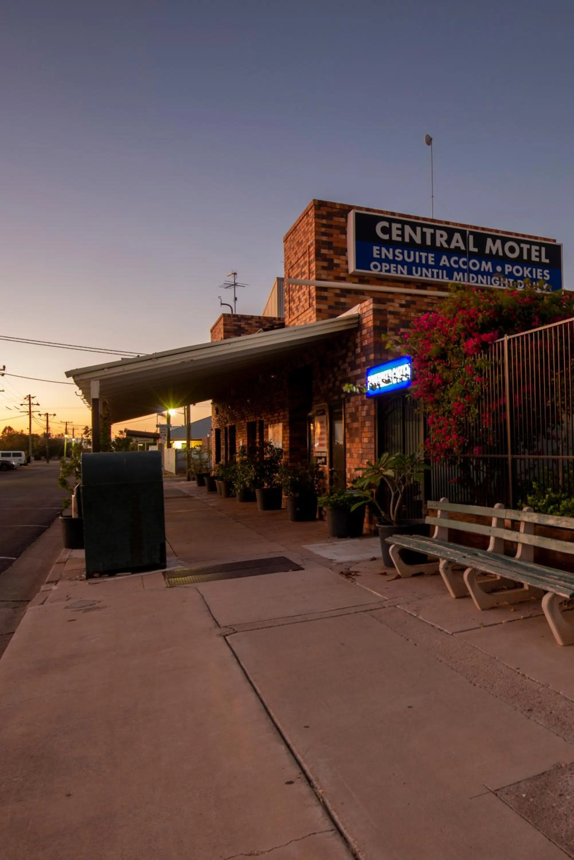 Facade/entrance in Longreach Most Central Motel