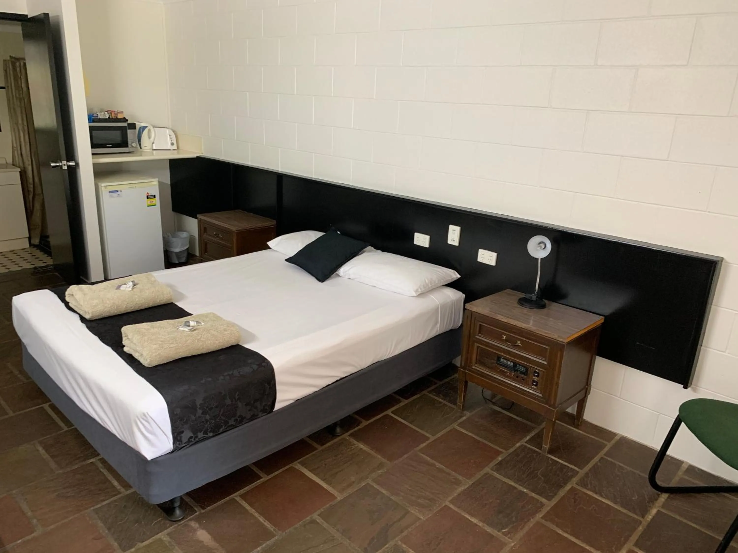 Bed in Longreach Most Central Motel