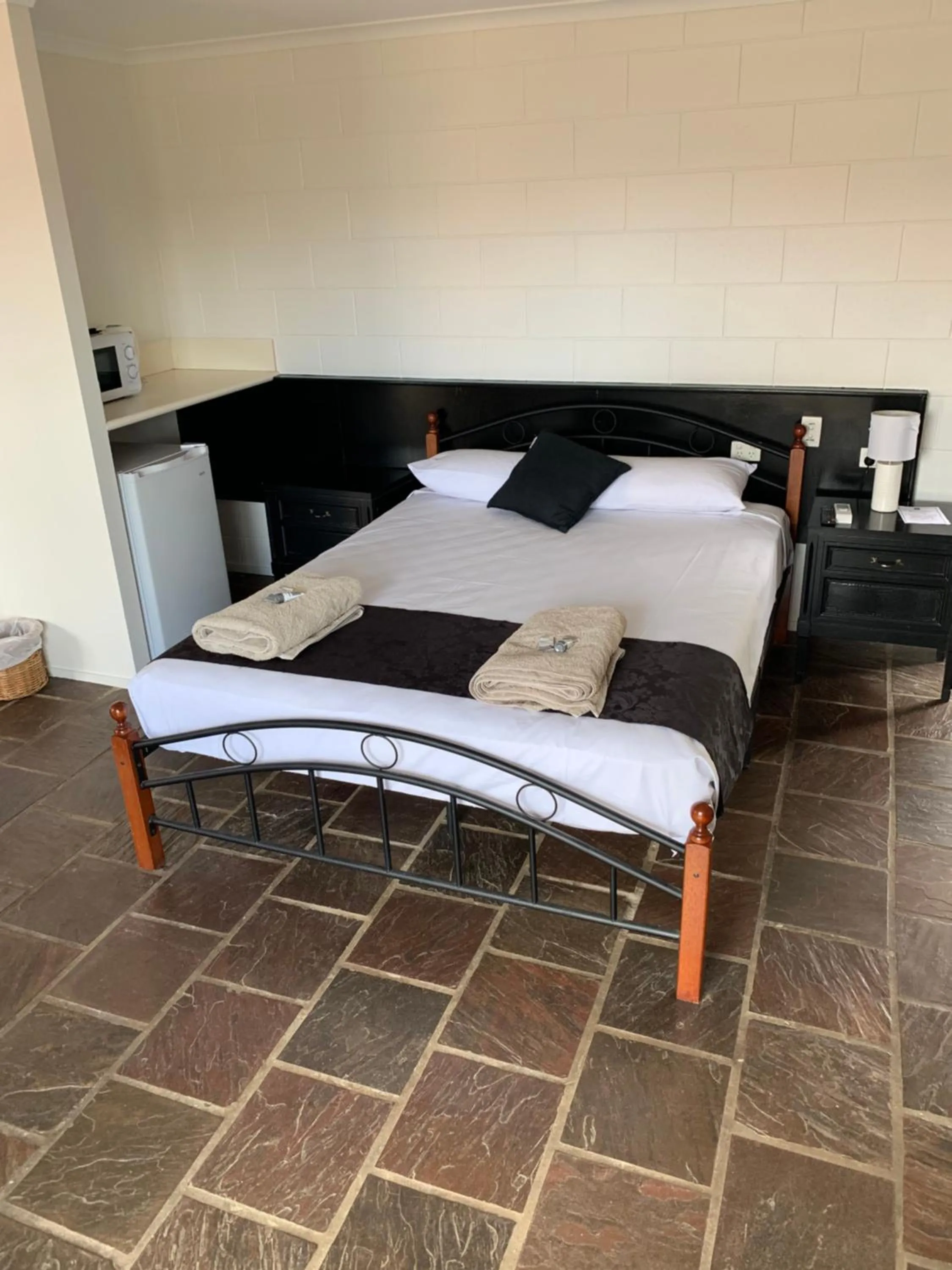 Bed in Longreach Most Central Motel