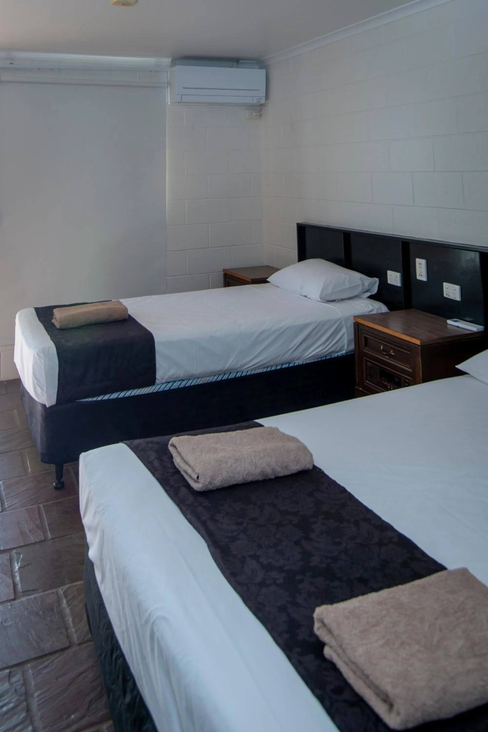 Bed in Longreach Most Central Motel