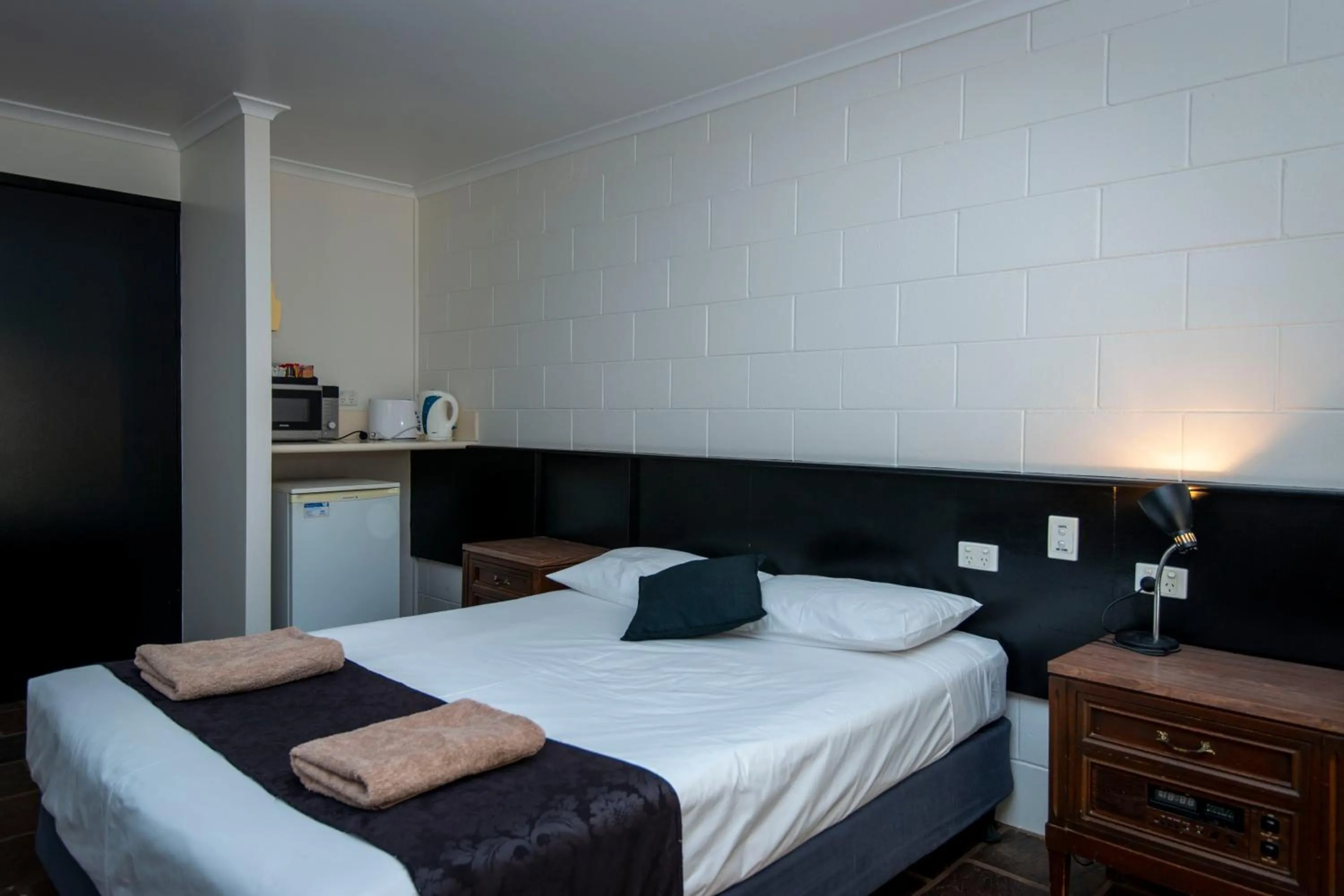 Bed in Longreach Most Central Motel