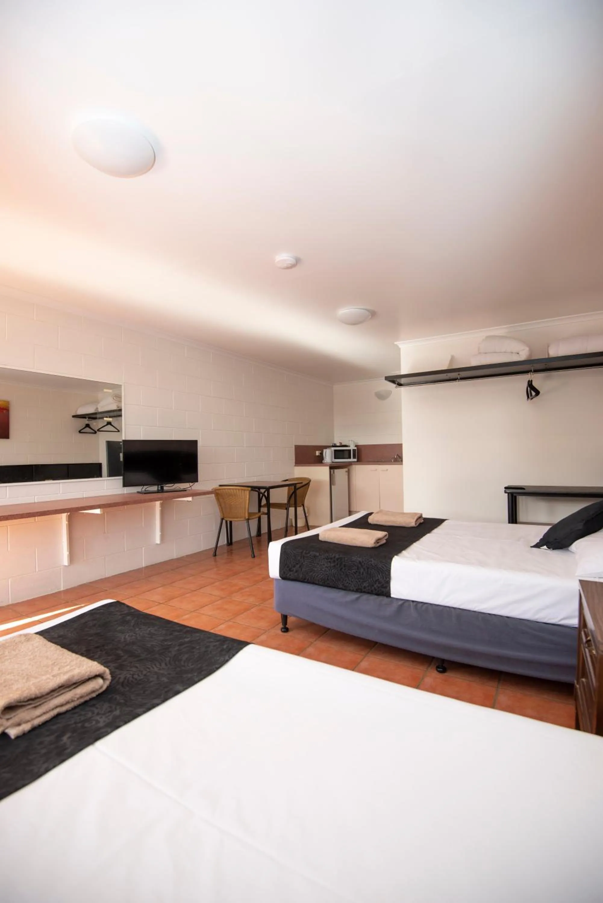 Bed in Longreach Most Central Motel