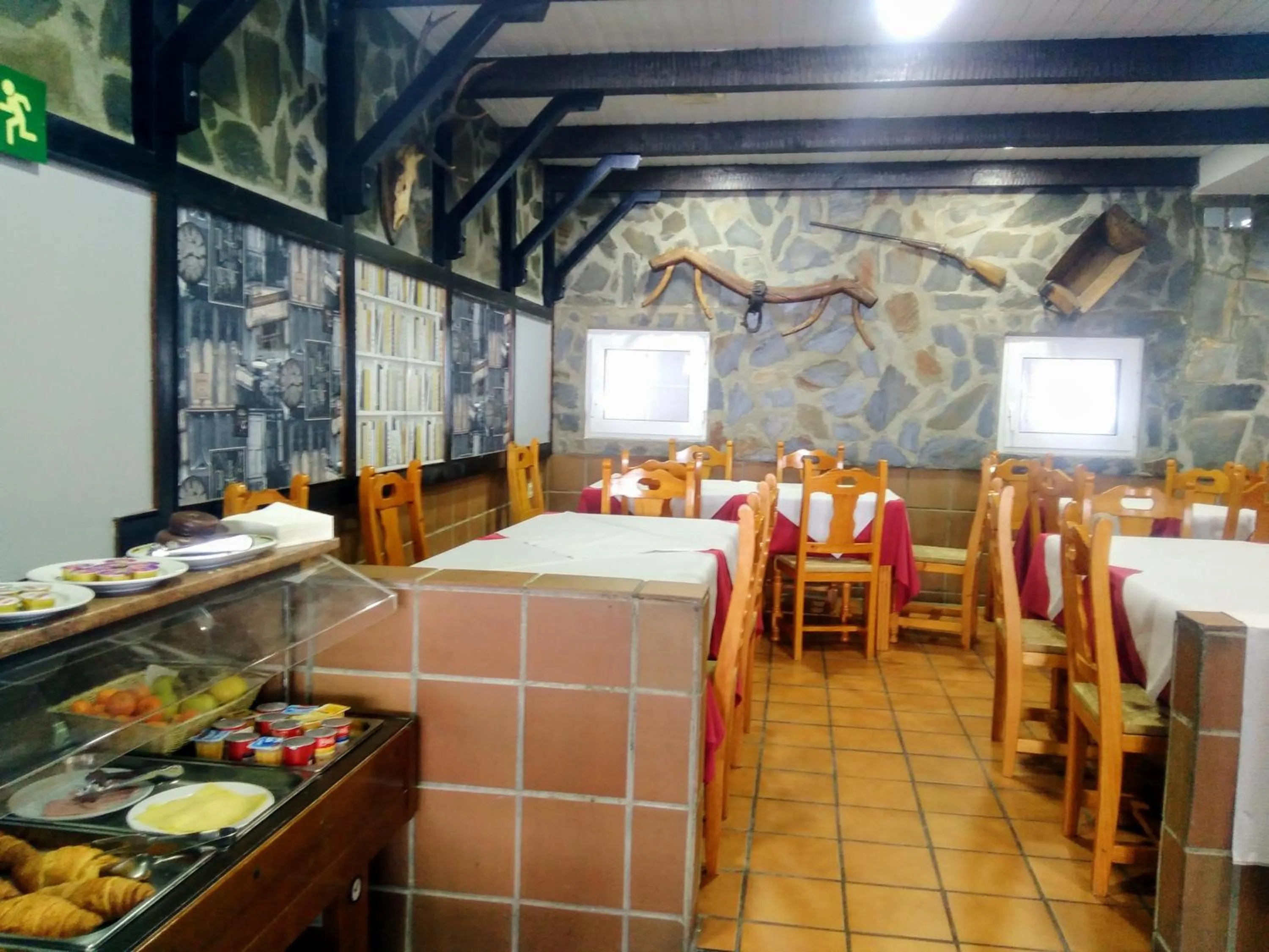 Restaurant/places to eat in Hotel Montesol Arttyco