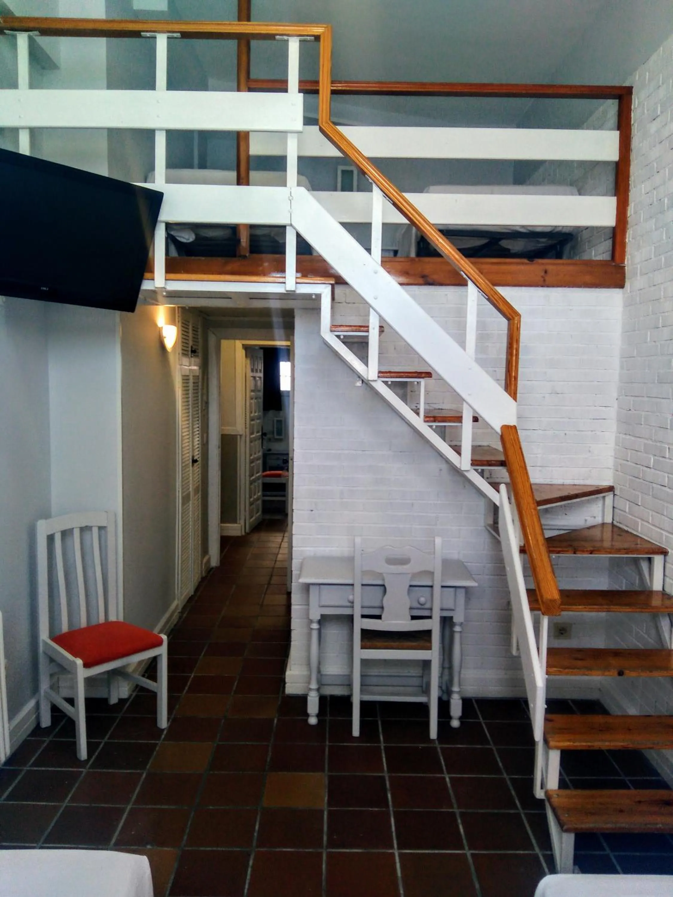 Photo of the whole room in Hotel Montesol Arttyco