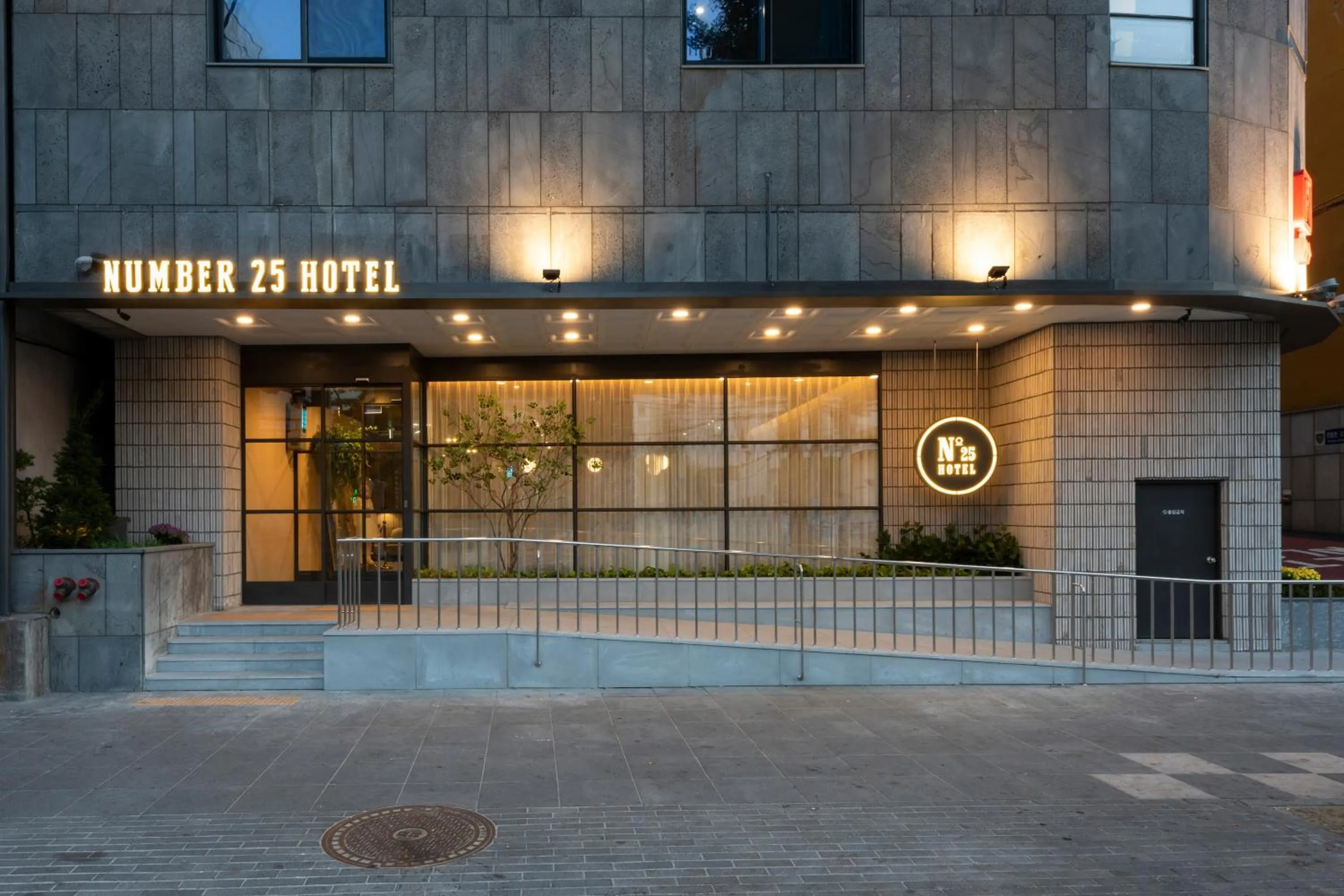 No. 25 Signature Hotel Daecheong