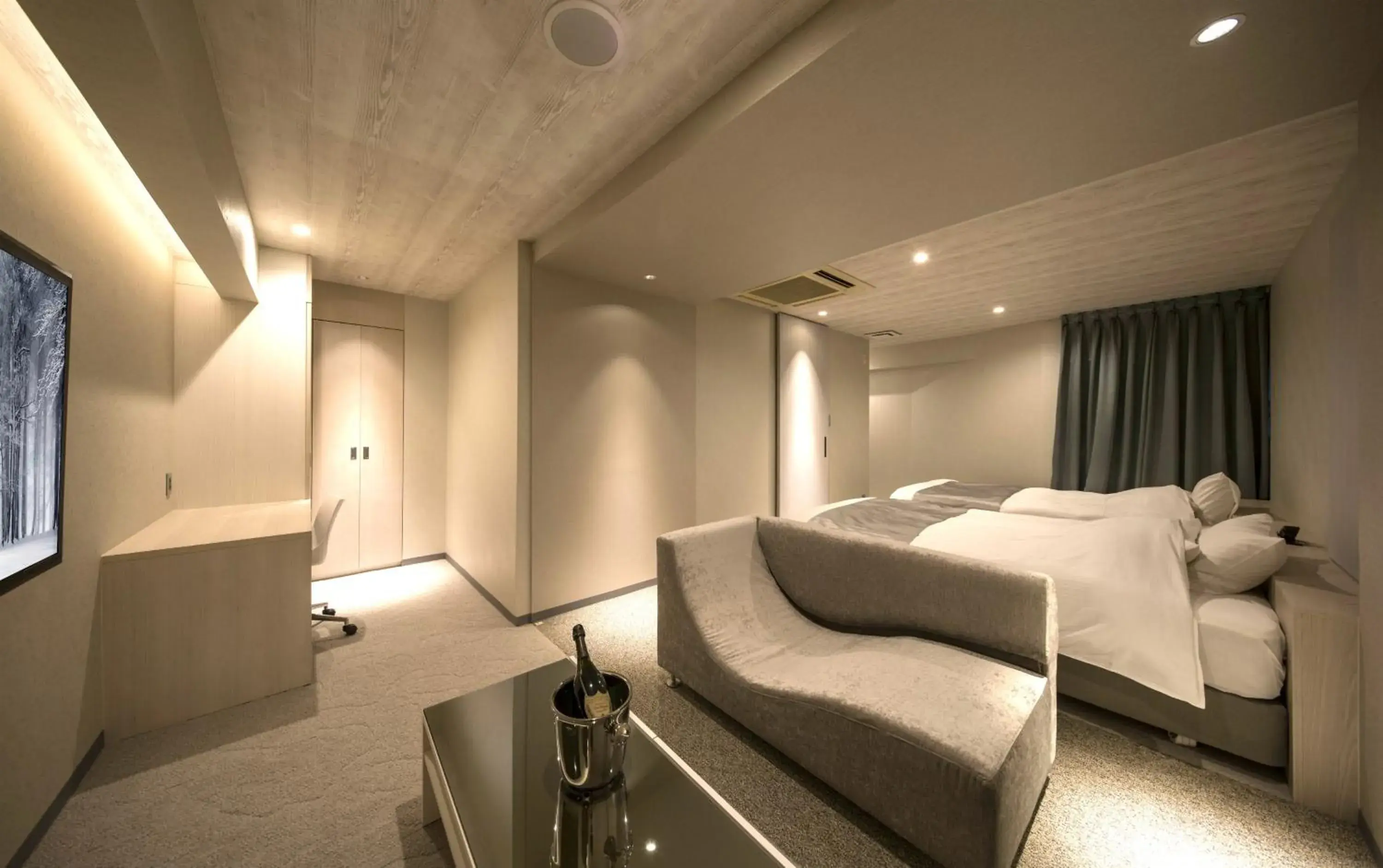 Deluxe Twin Room in Hotel THE Grandee Shinsaibashi Namba Deluxe Twin Room in Hotel THE Grandee Shinsaibashi Namba