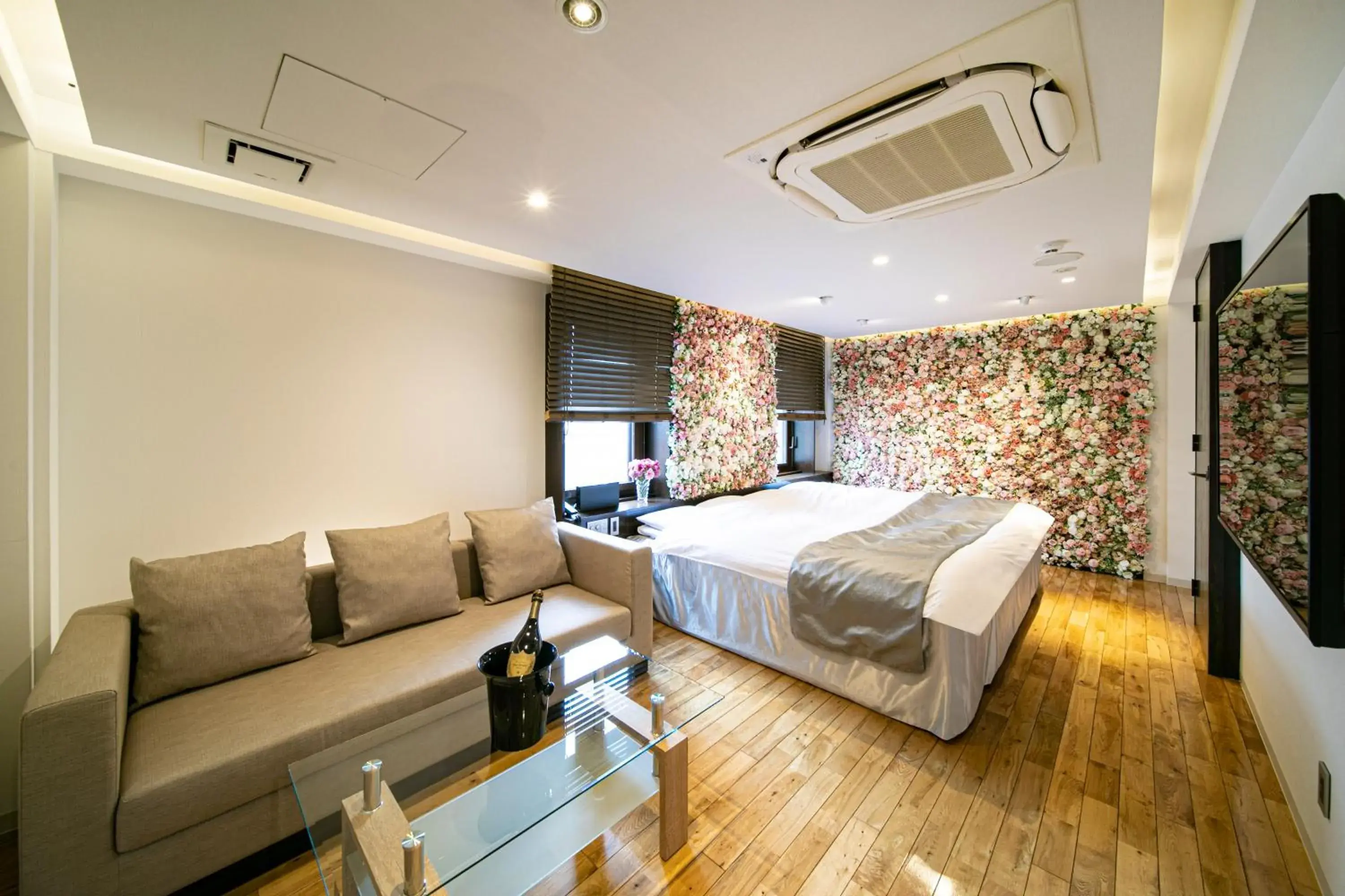 Deluxe King Room in Hotel THE Grandee Shinsaibashi Namba Deluxe King Room in Hotel THE Grandee Shinsaibashi Namba