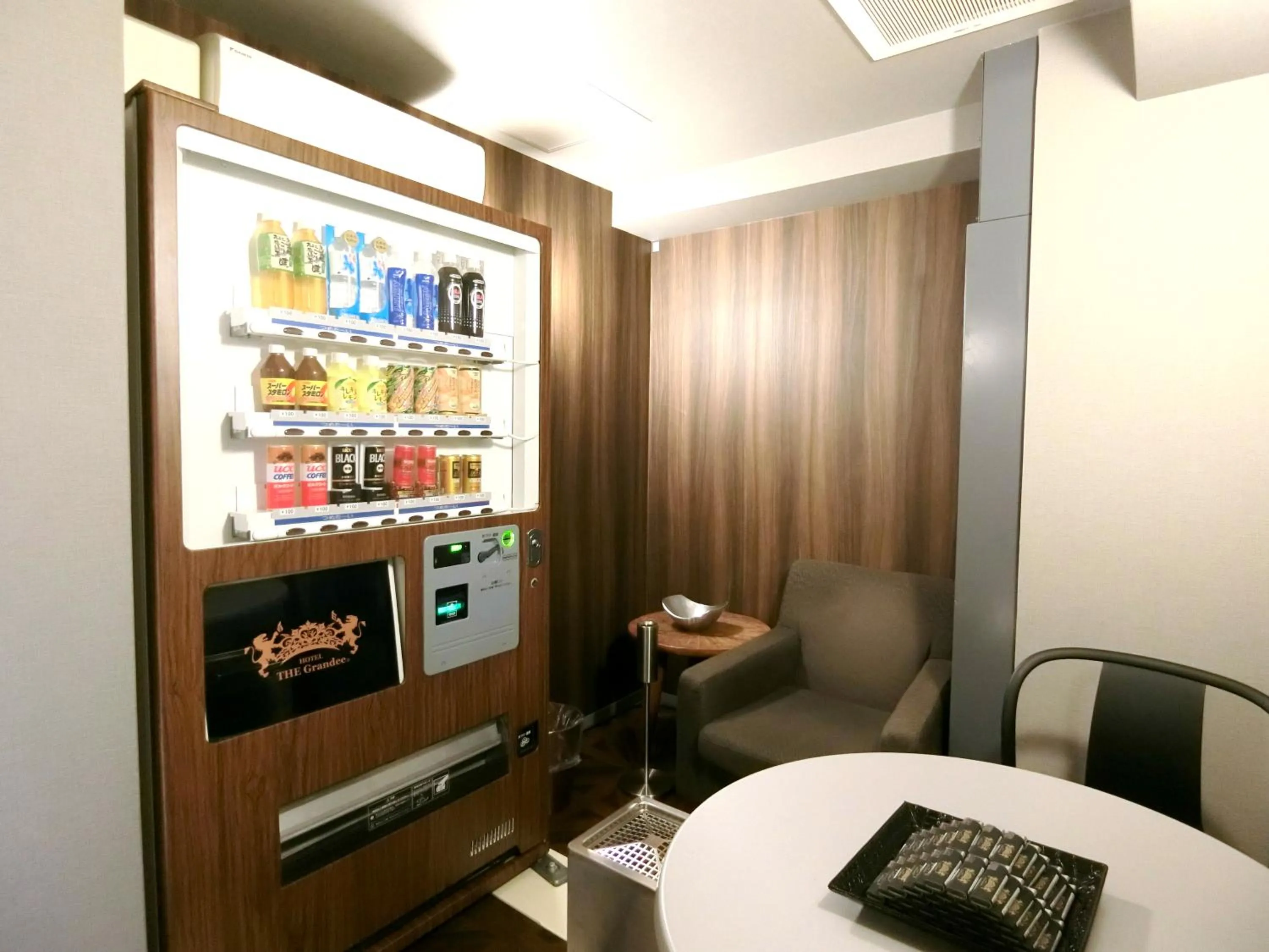 vending machine in Hotel THE Grandee Shinsaibashi Namba