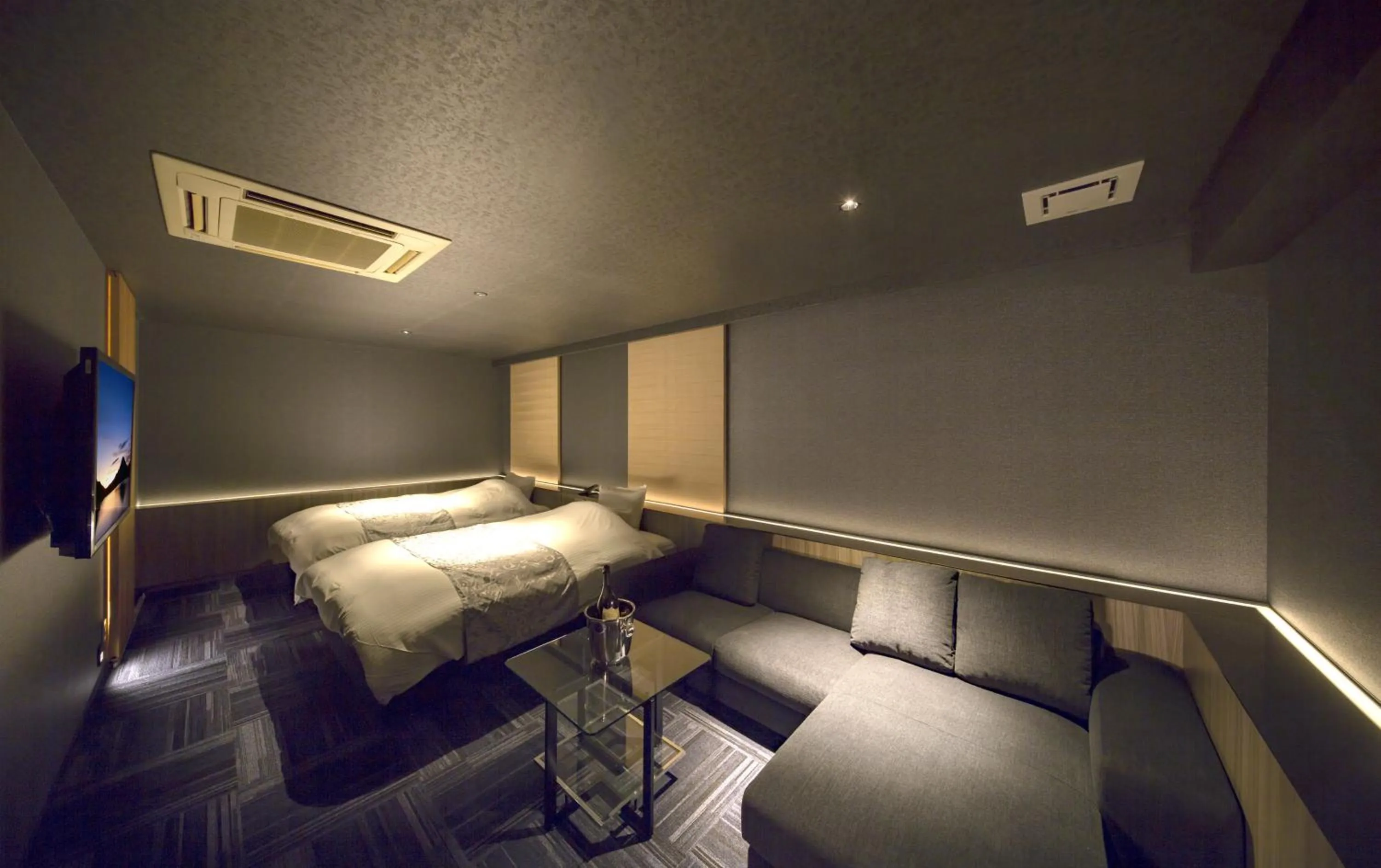 Photo of the whole room in Hotel THE Grandee Shinsaibashi Namba