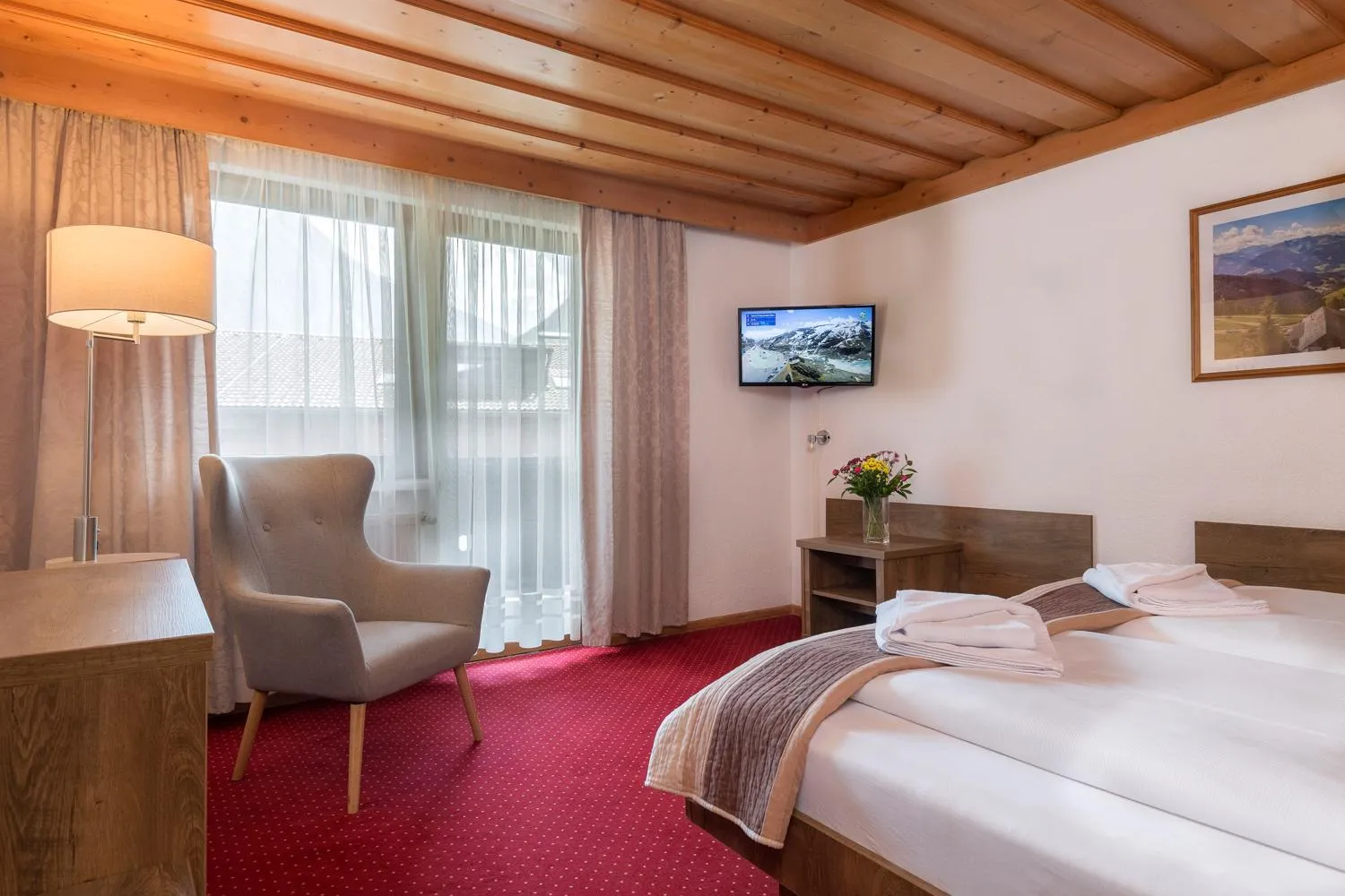 Photo of the whole room, Bed in Hotel Post Fusch