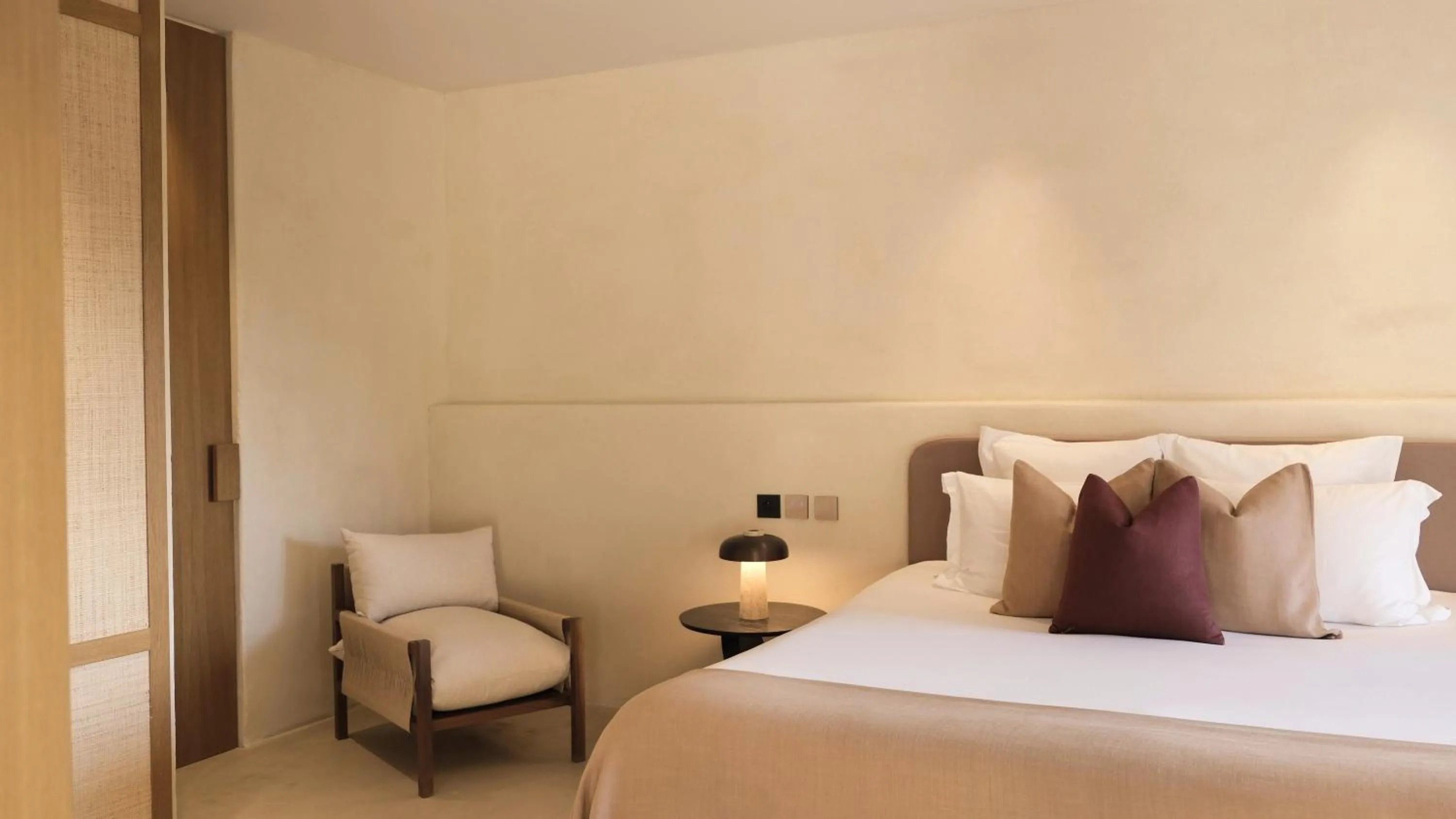 Bed in Toile Blanche