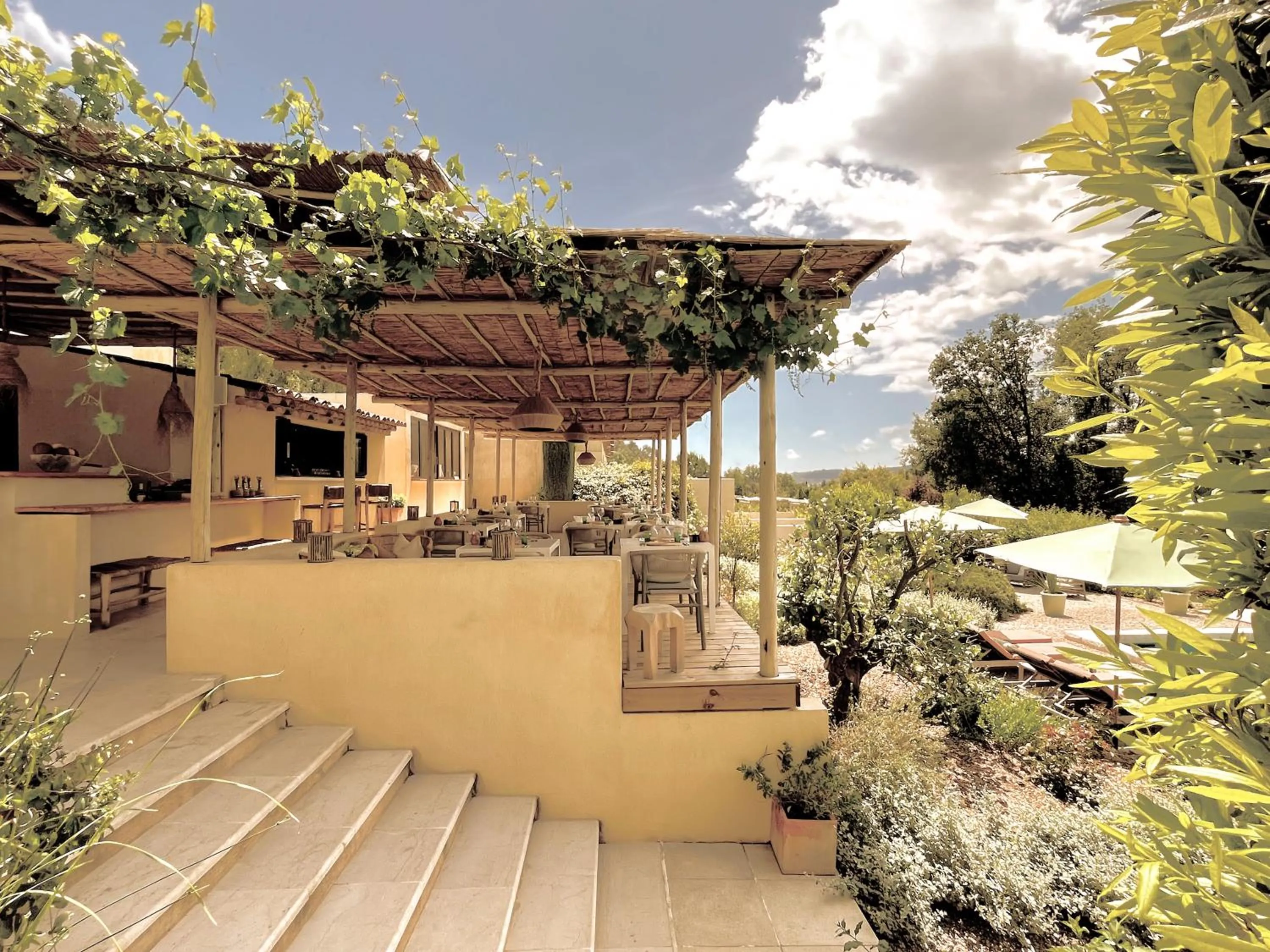 Property building in Toile Blanche