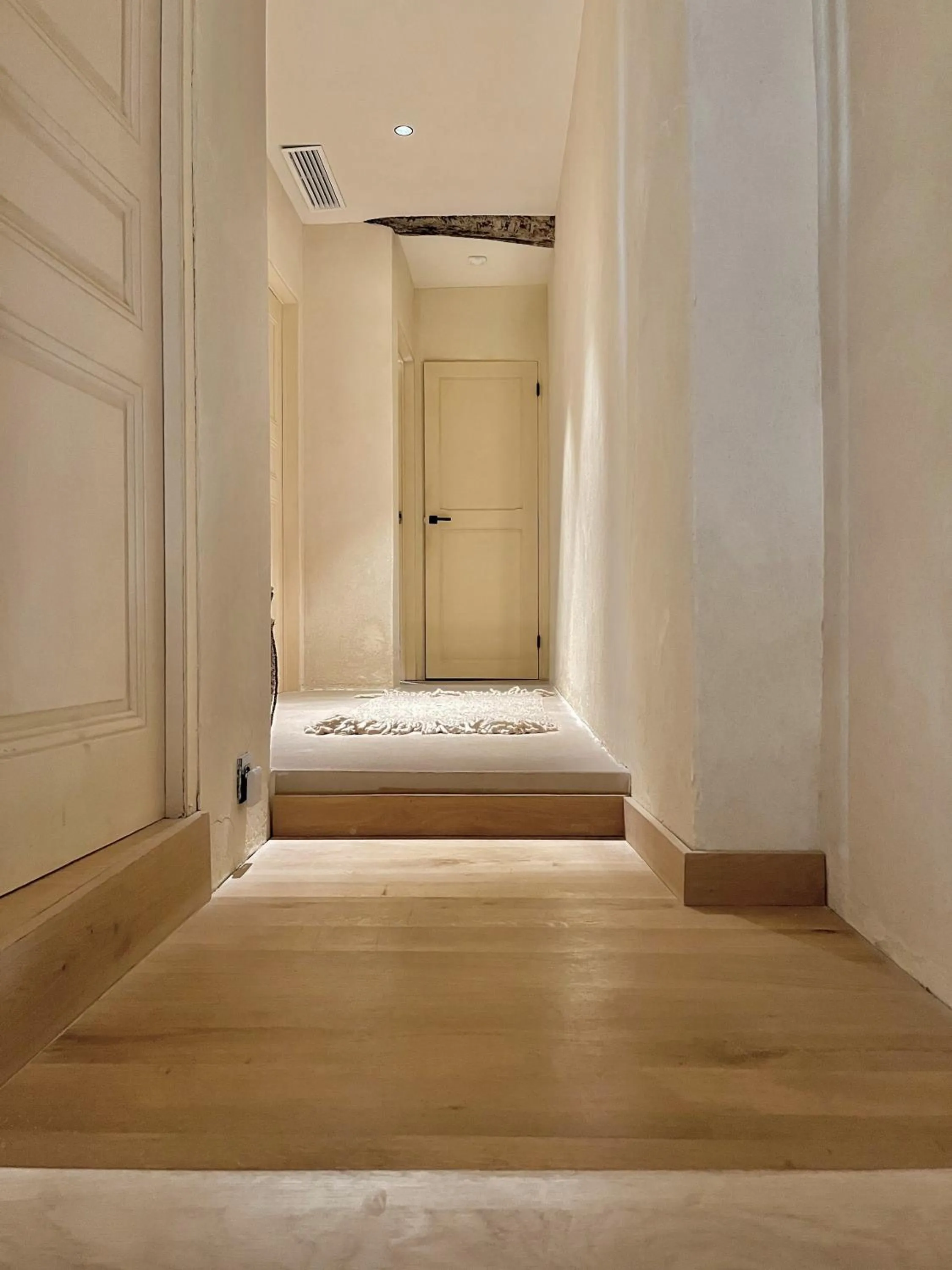 Facade/entrance in Toile Blanche