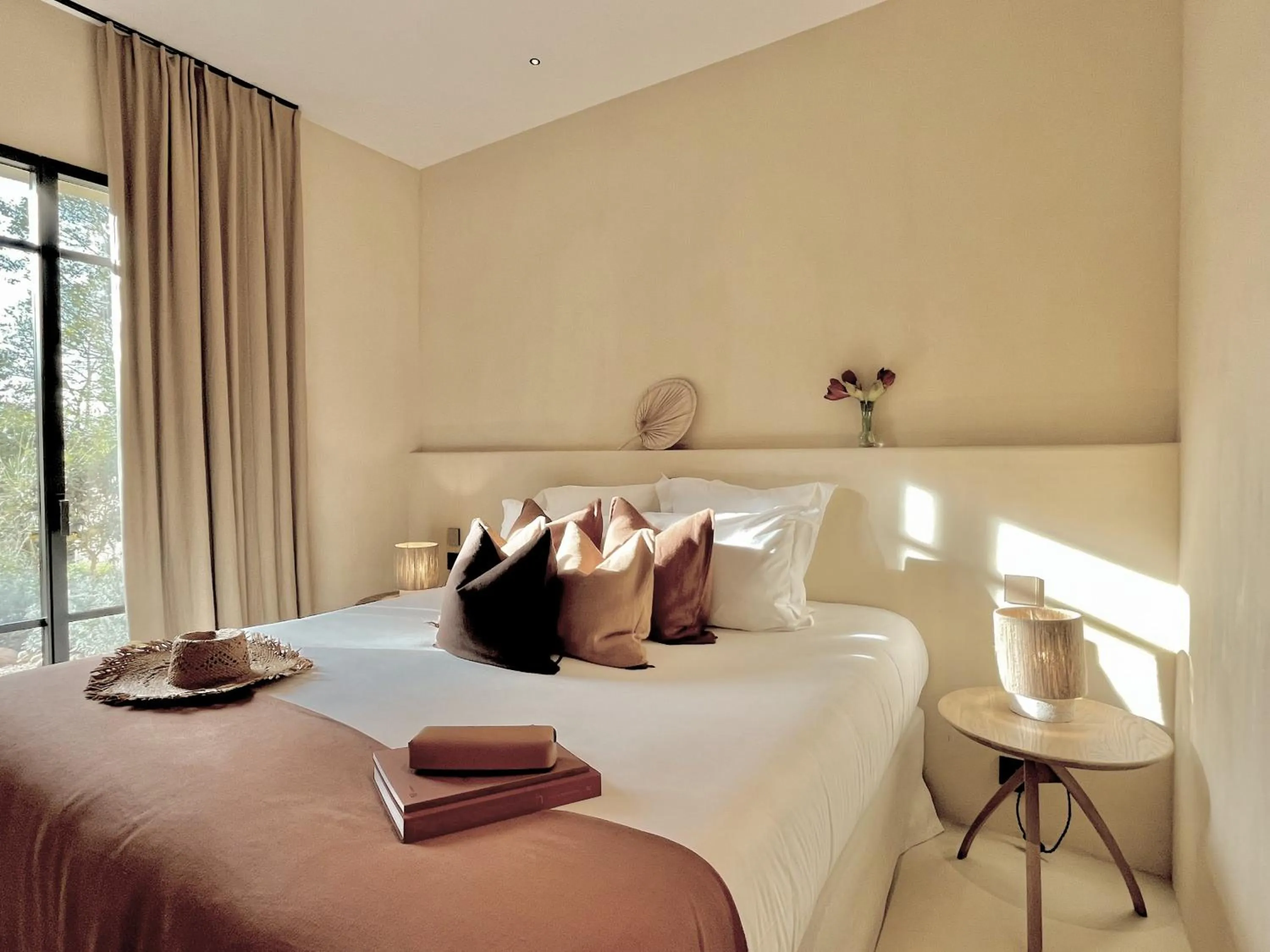 Bed in Toile Blanche