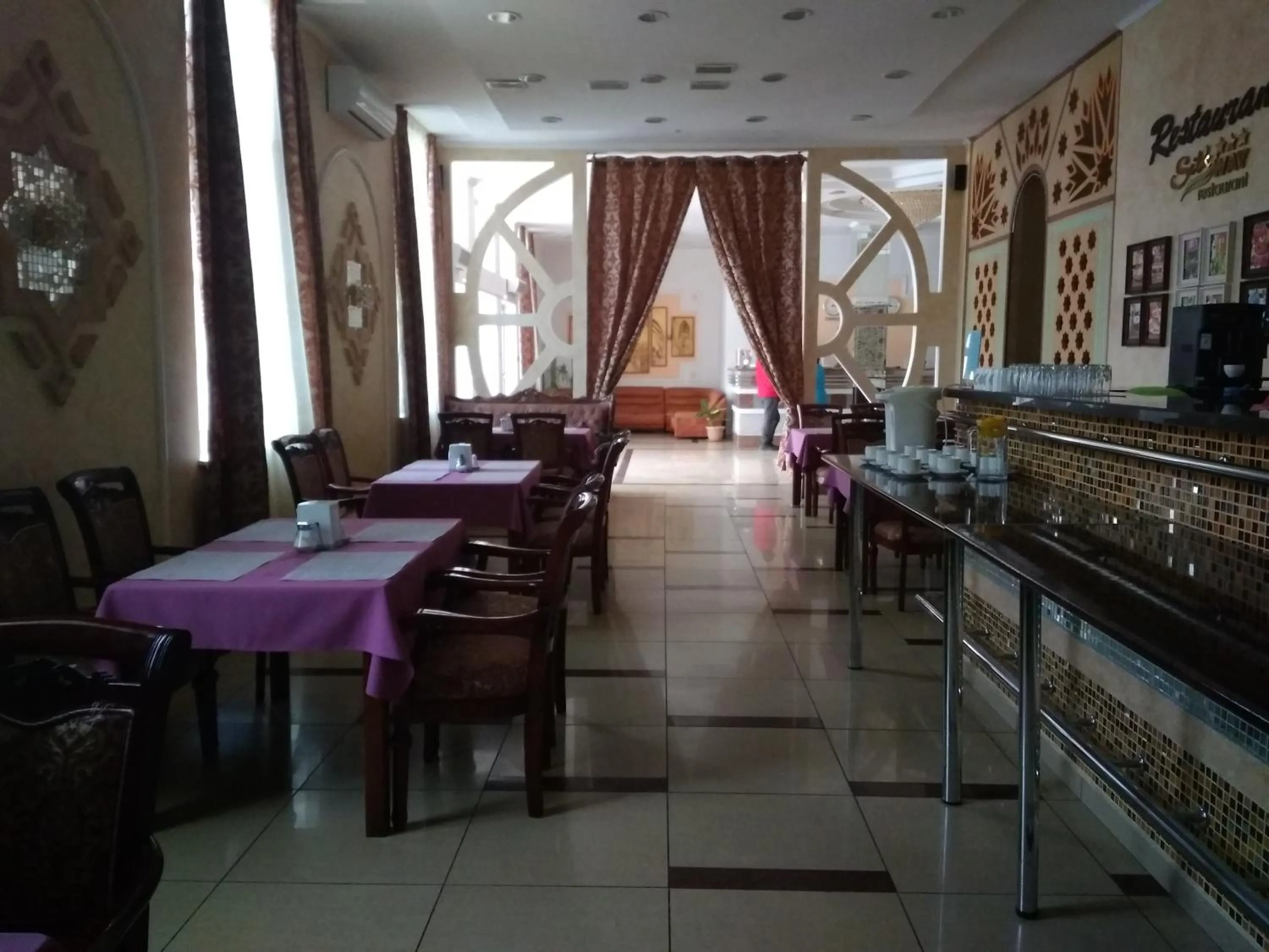 Restaurant/places to eat in Silk Way Hotel