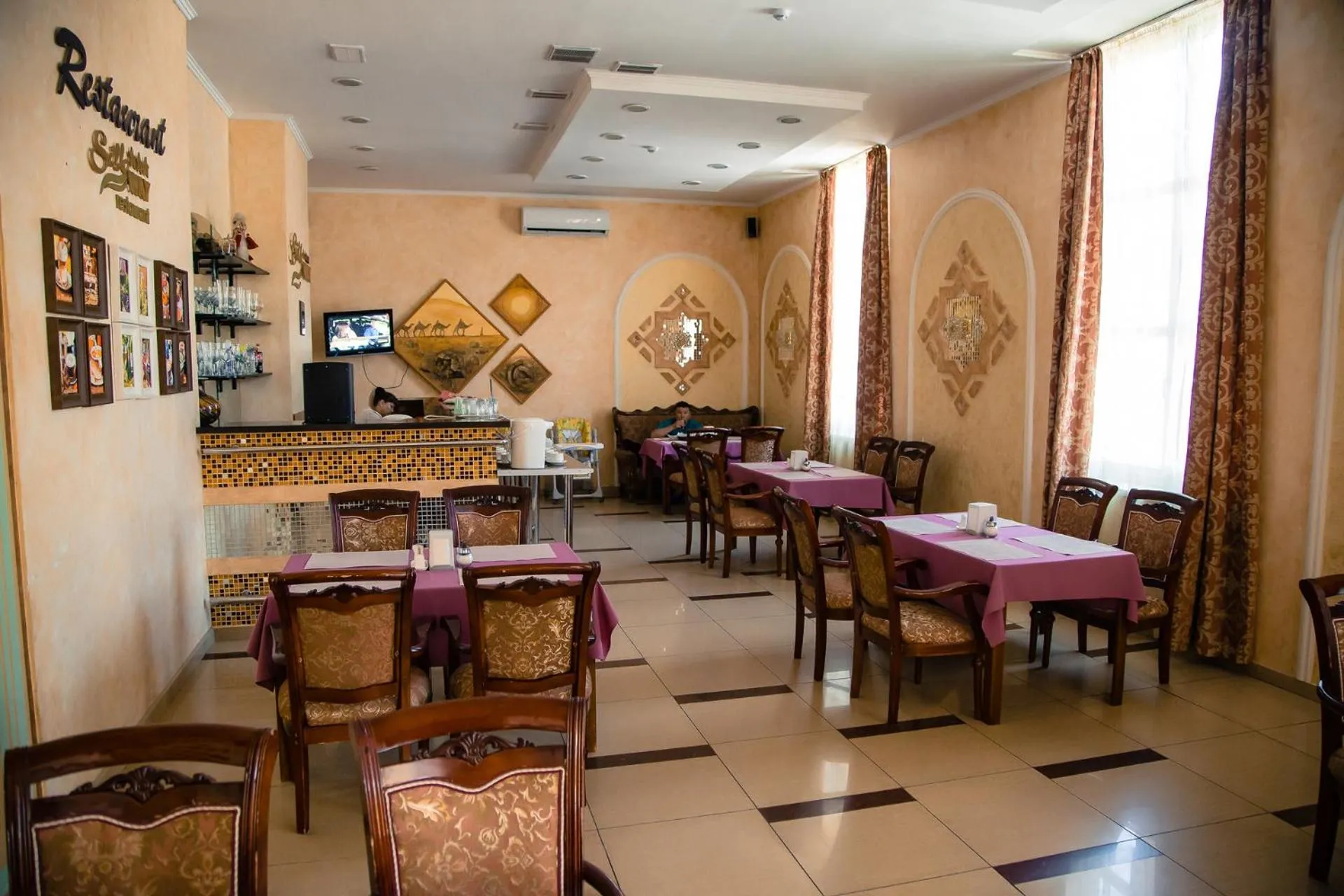 Restaurant/places to eat in Silk Way Hotel