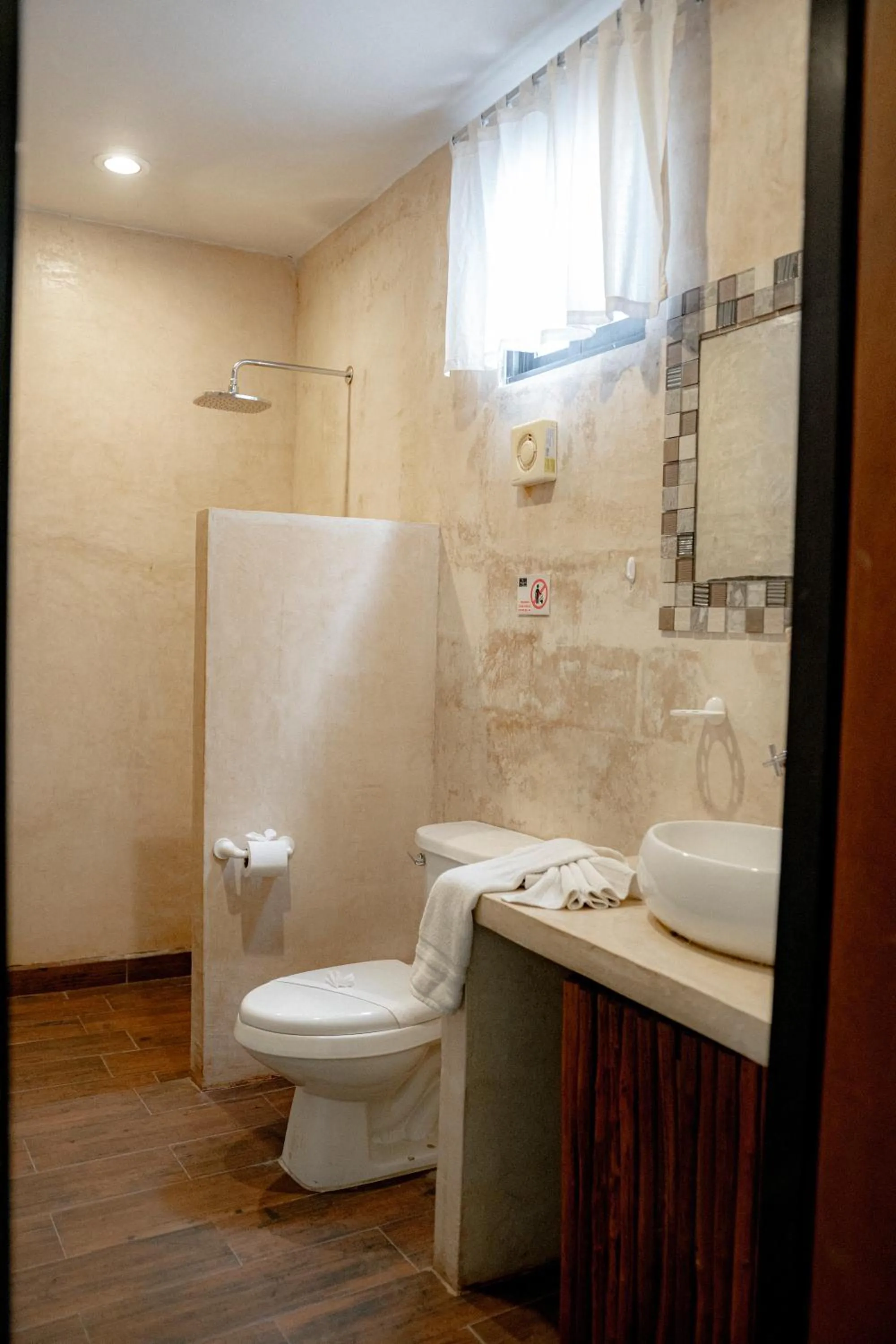 Shower in Bahia Tolok