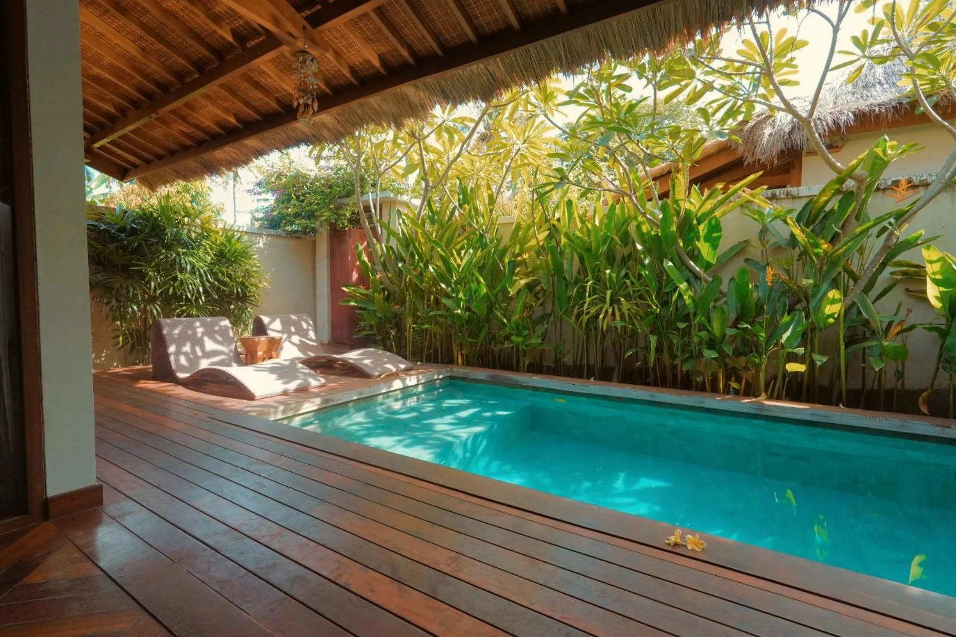 Swimming pool in Pera ONE Villas