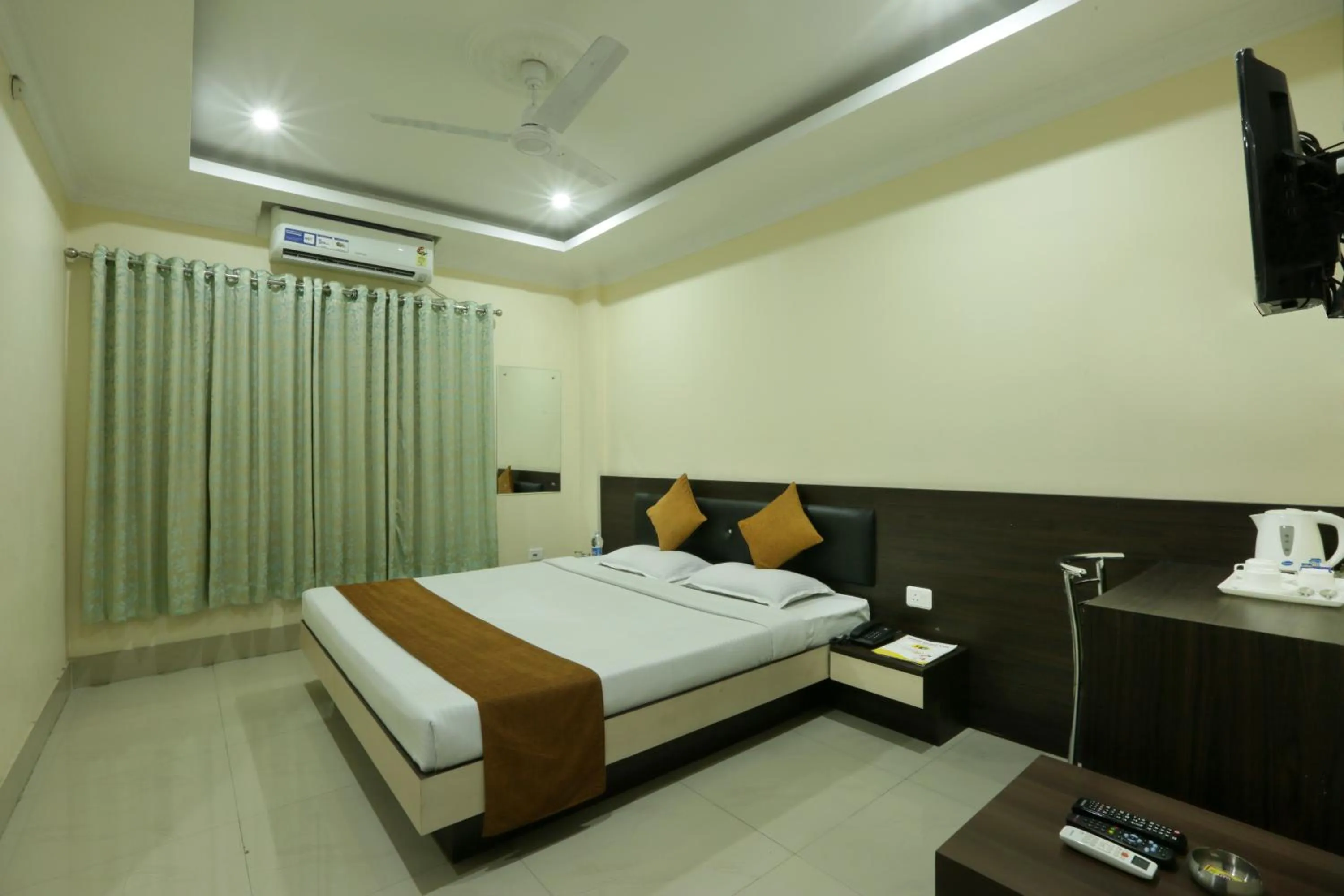 Bed in Hotel Grand Luit