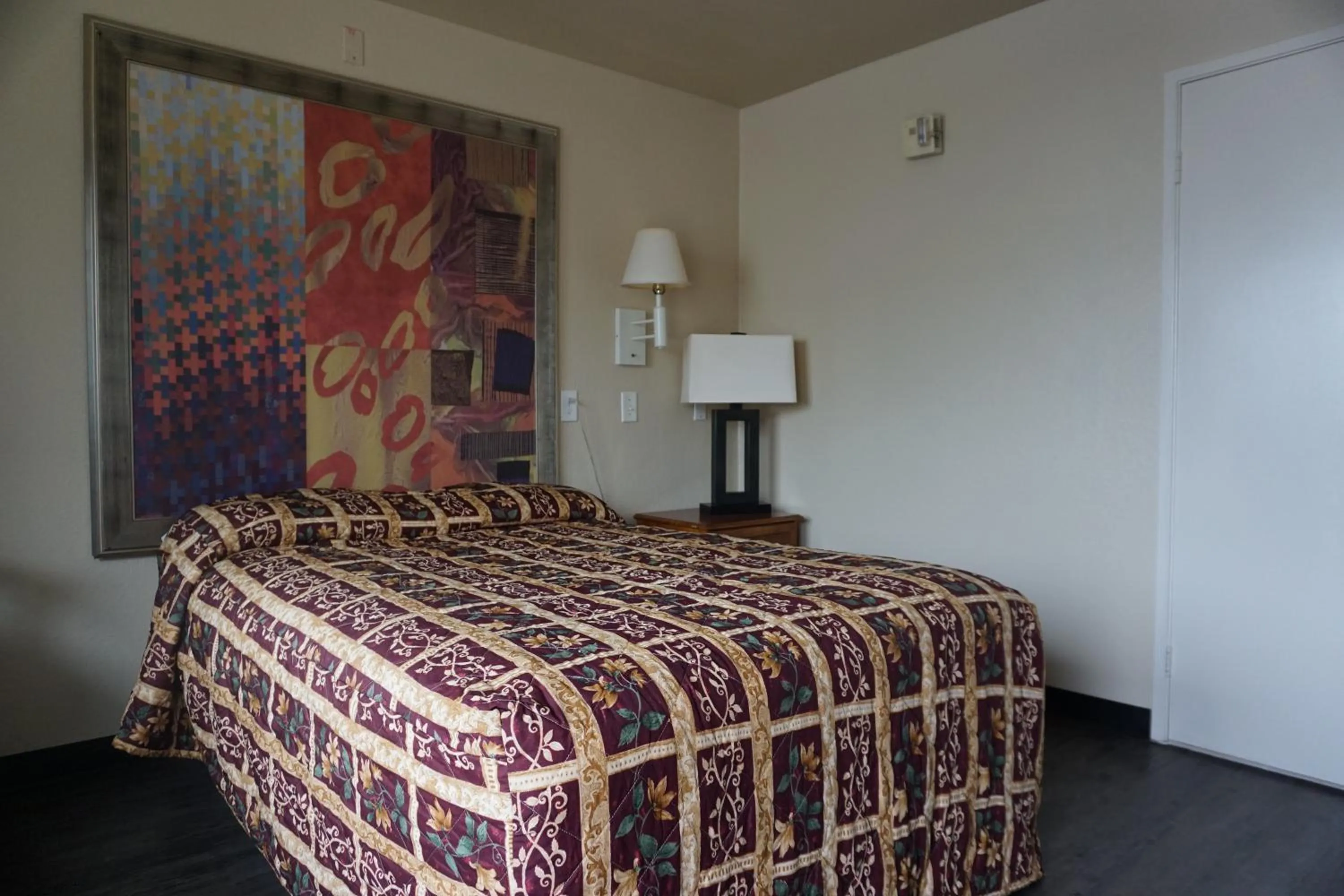 Bed in Econo Lodge San Antonio Northeast I-35