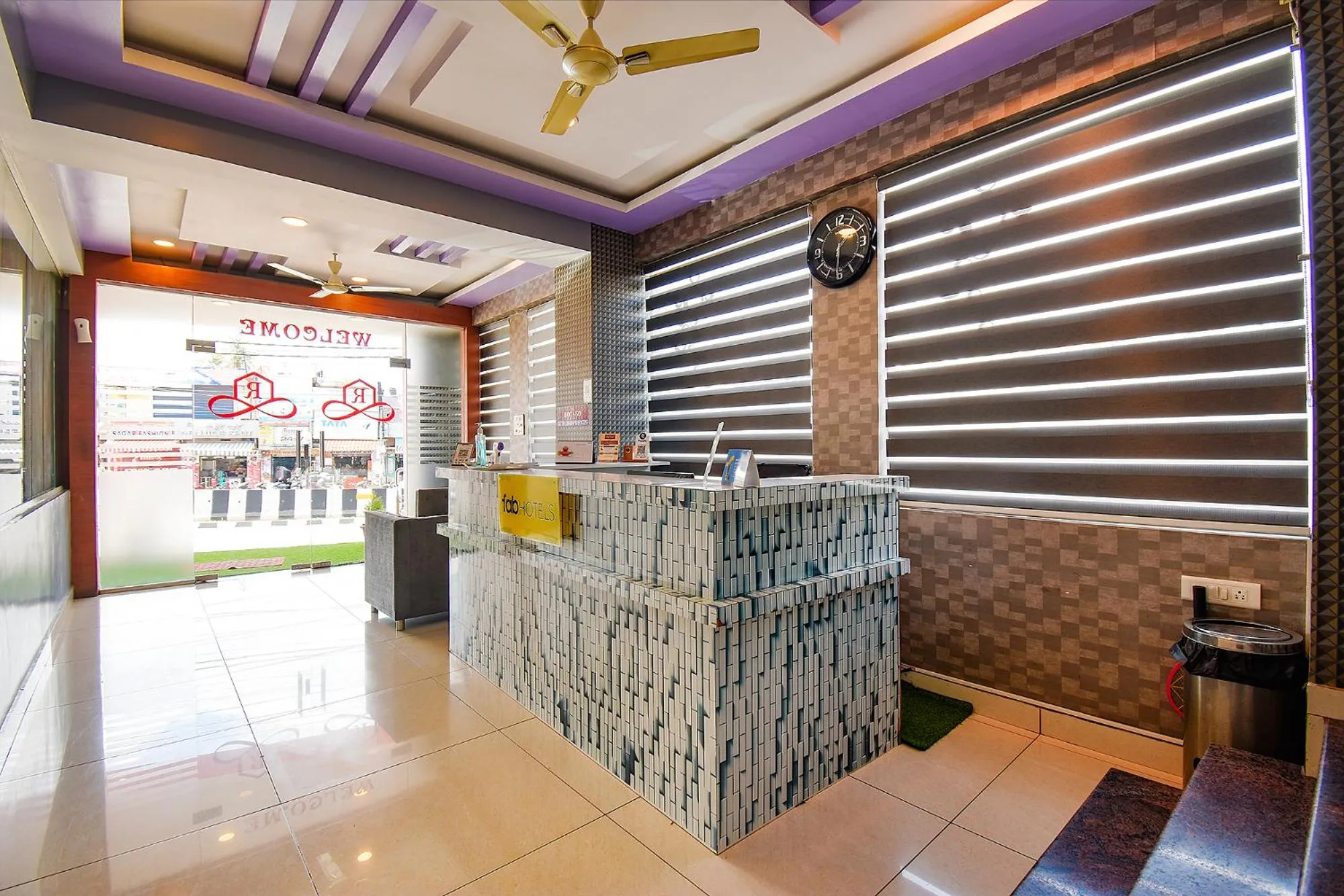 Lobby or reception in FabHotel Rotano Suites - Yelahanka