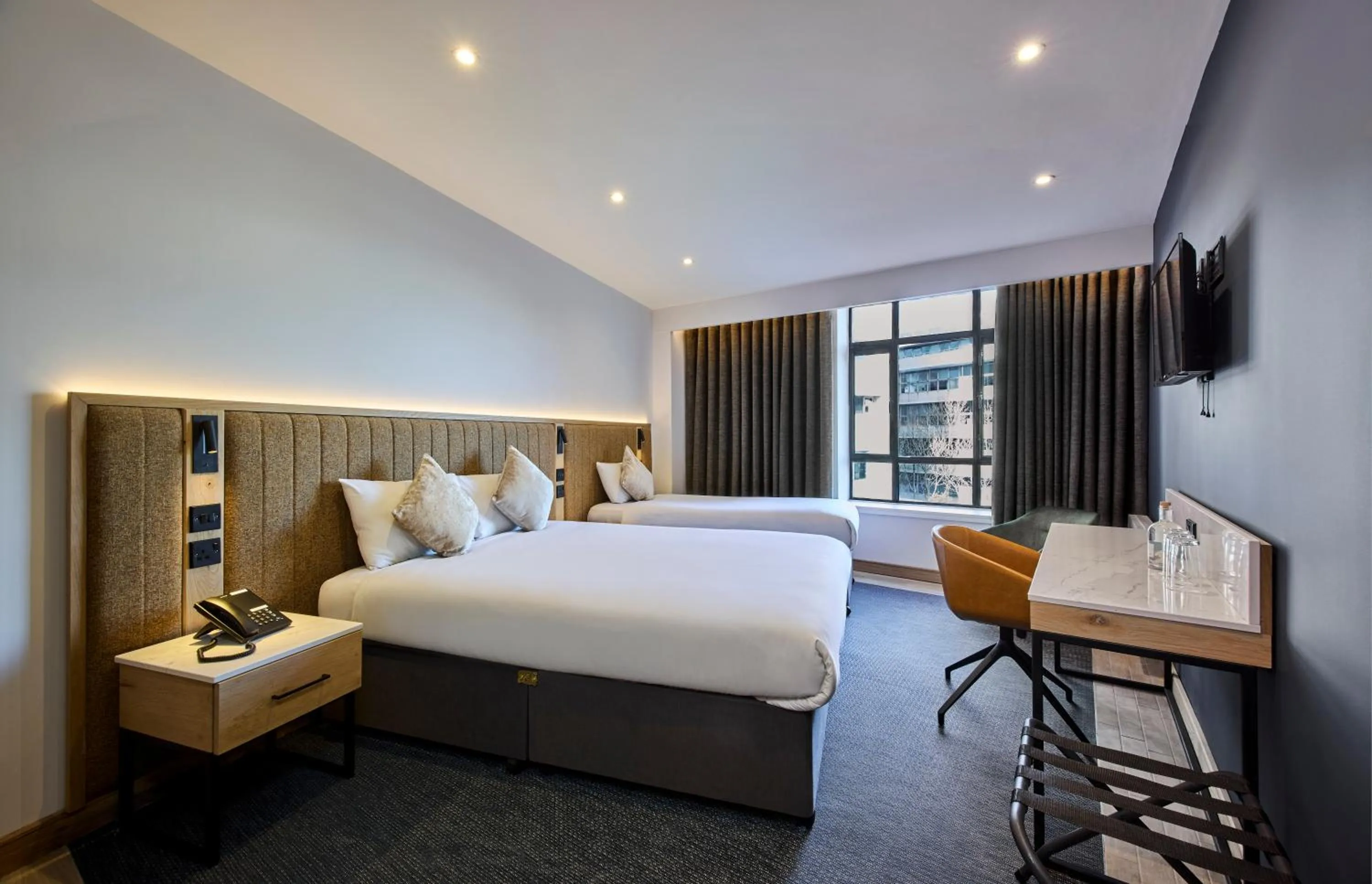 Bed in Handel's Hotel