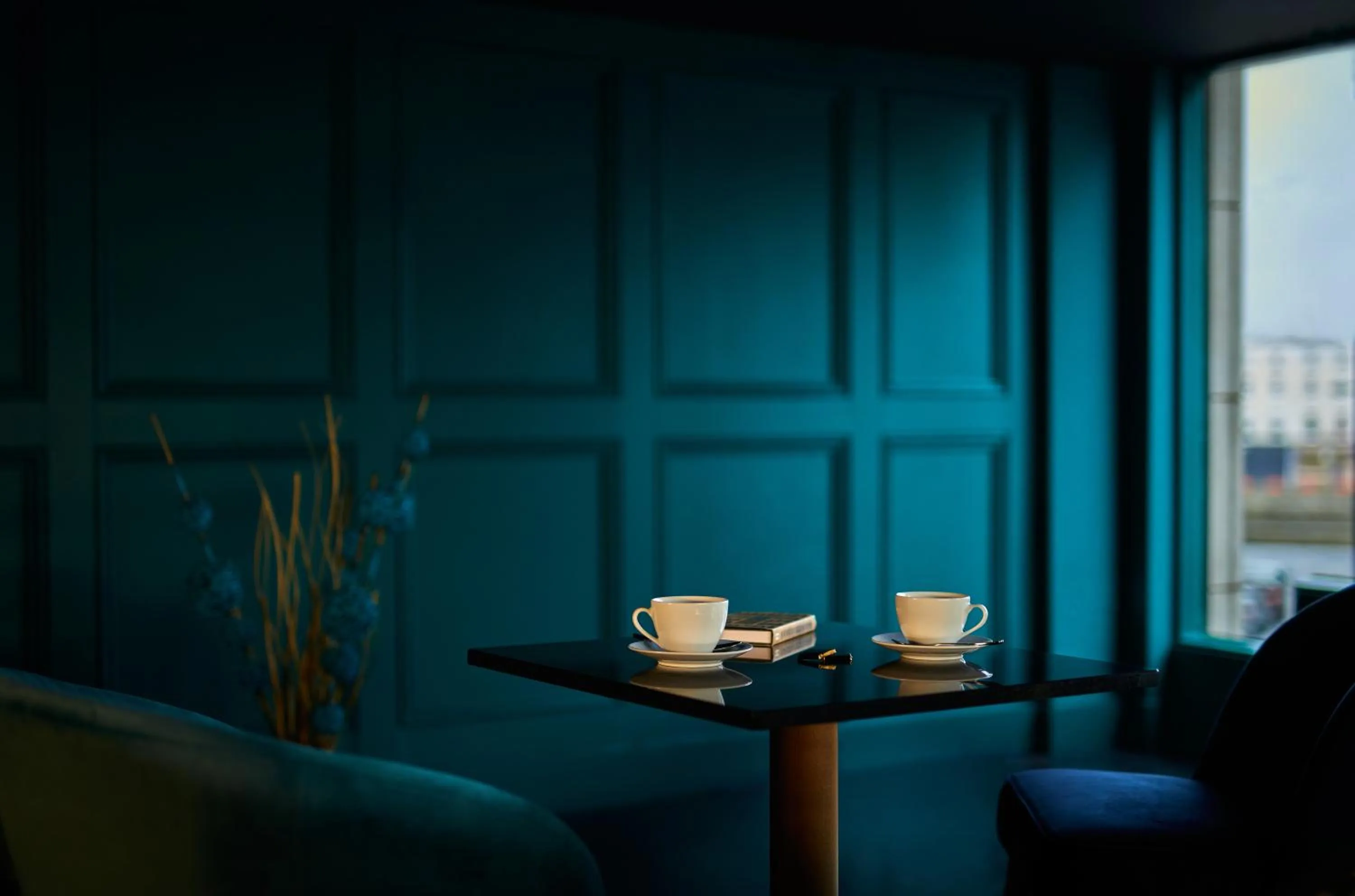 Seating area in Handel's Hotel